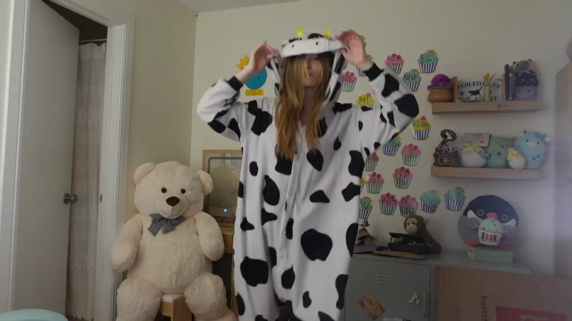 Gallery image thumbnail from Lil_blueberry's myfreecams stream on, 05/15/2025, 02:24 image 13 of 20
