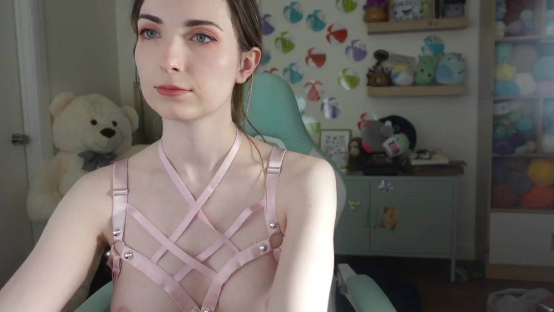 Gallery image thumbnail from Lil_blueberry's myfreecams stream on, 06/23/2025, 01:32 image 3 of 20
