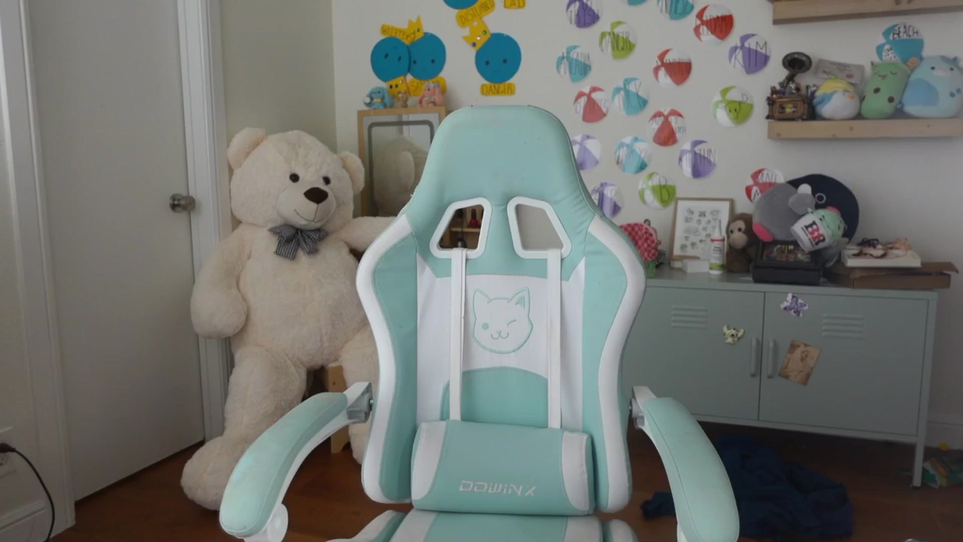 Gallery image thumbnail from Lil_blueberry's myfreecams stream on, 06/23/2025, 01:32 image 9 of 20
