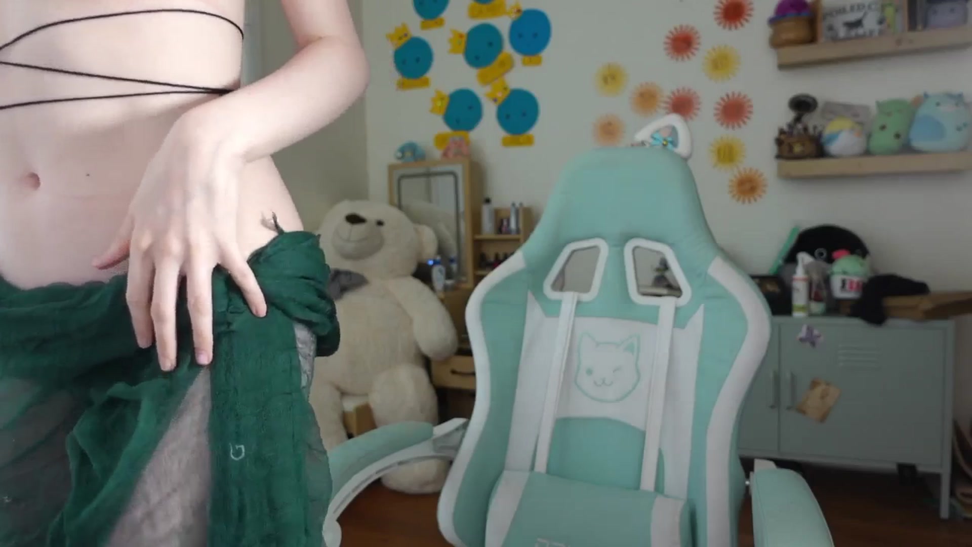 Gallery image thumbnail from Lil_blueberry's myfreecams stream on, 07/25/2025, 01:31 image 16 of 20