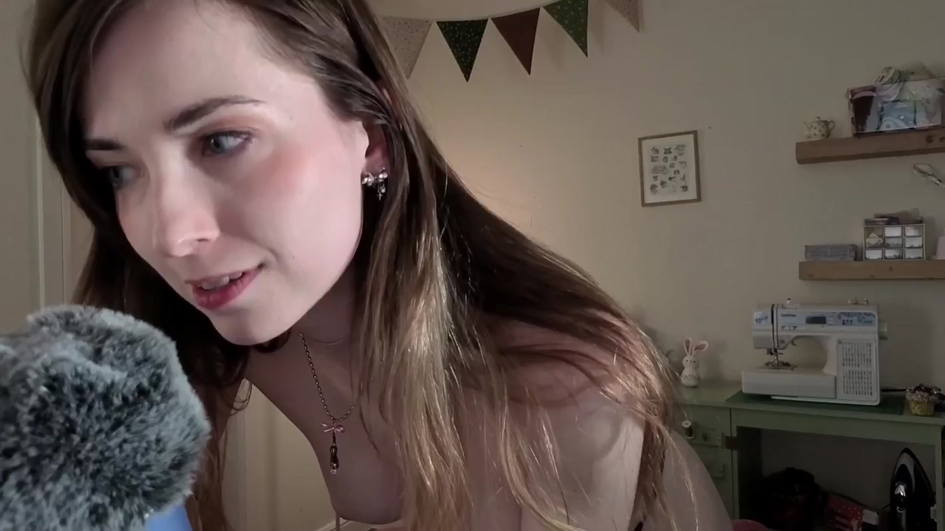 Gallery image thumbnail from Lil_blueberry's myfreecams stream on, 04/11/2026, 23:53 image 7 of 20