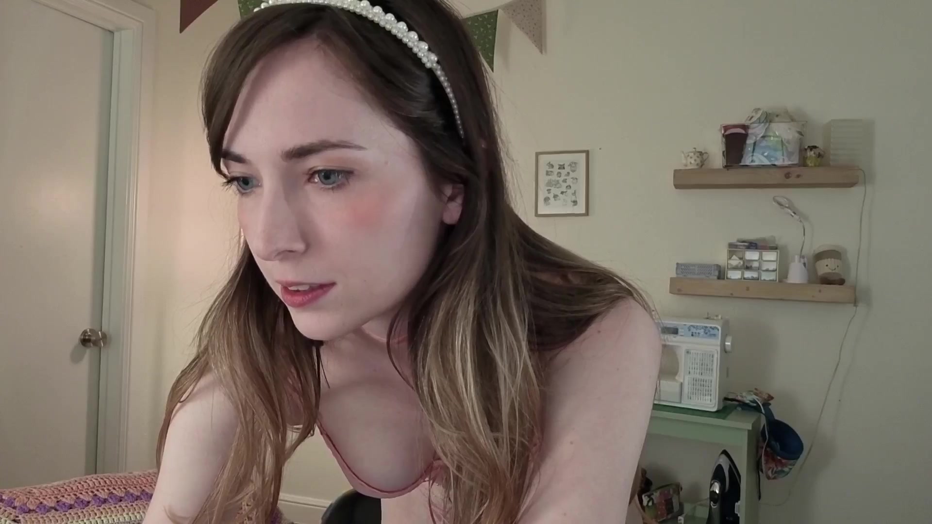 Gallery image thumbnail from Lil_blueberry's myfreecams stream on, 04/19/2026, 22:04 image 5 of 20