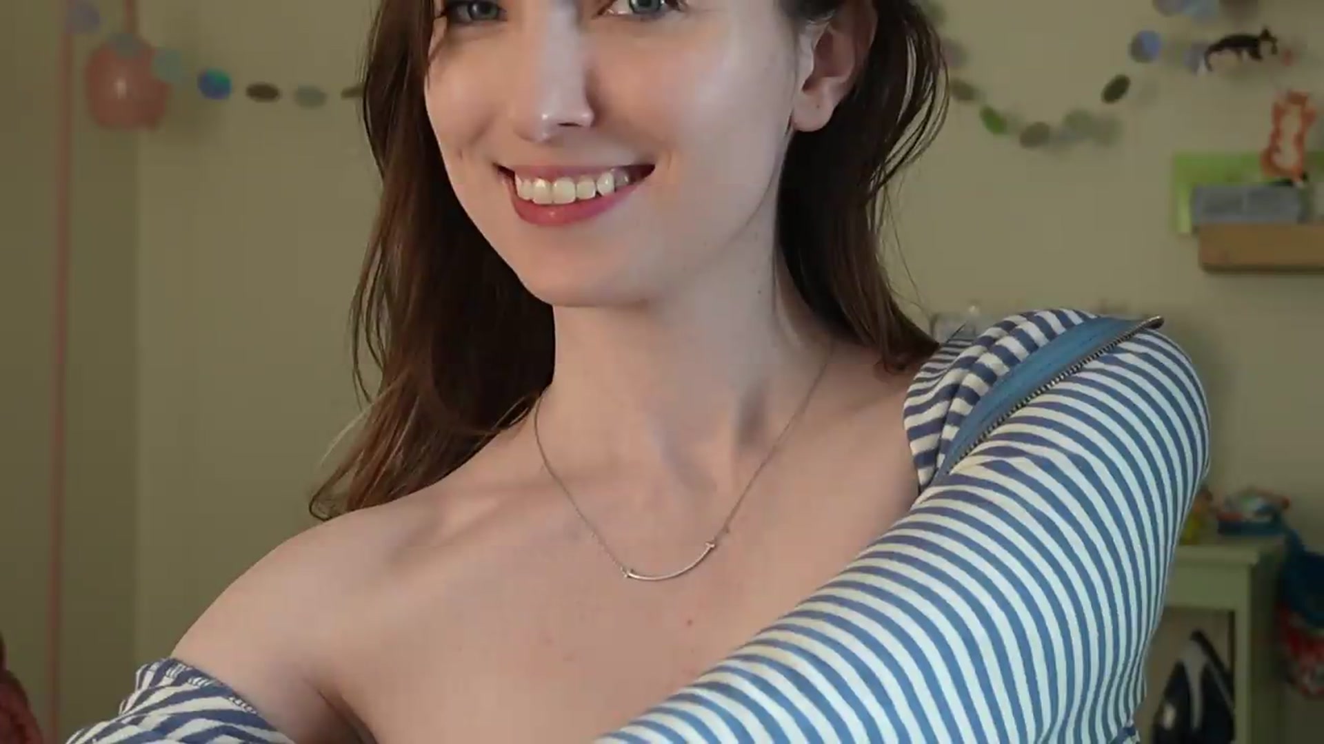 Gallery image thumbnail from Lil_blueberry's myfreecams stream on, 06/08/2026, 21:33 image 15 of 20