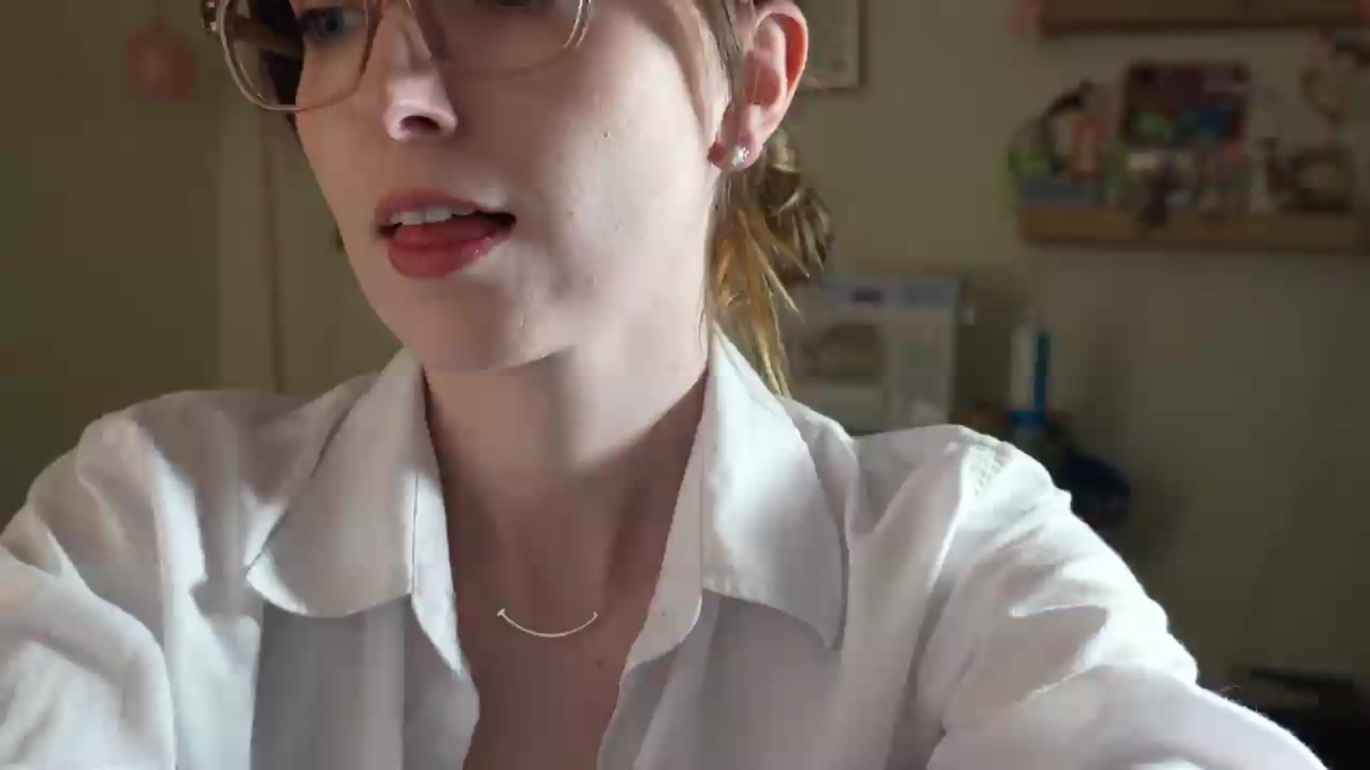 Gallery image thumbnail from Lil_blueberry's myfreecams stream on, 06/21/2026, 24:00 image 17 of 20