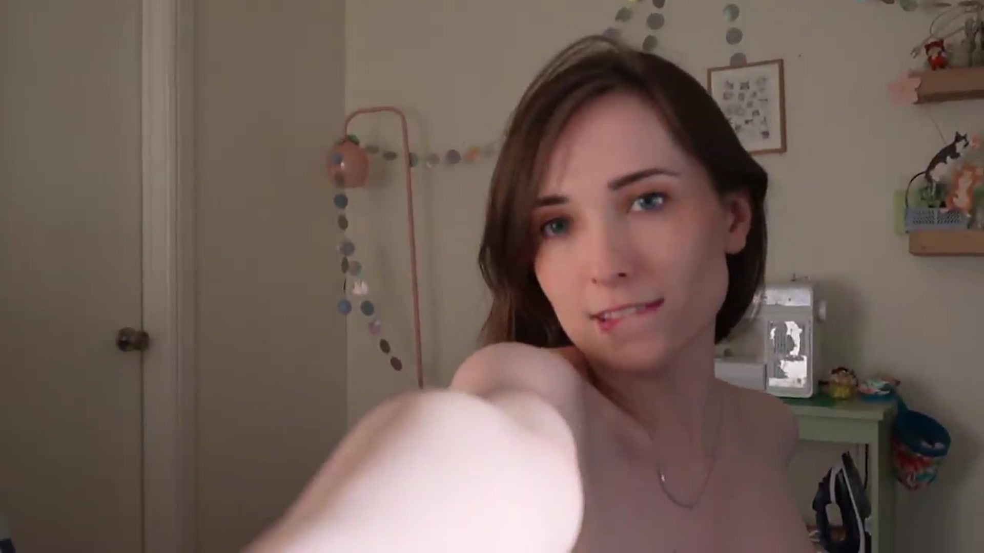 Gallery image thumbnail from Lil_blueberry's myfreecams stream on, 07/28/2026, 22:59 image 18 of 20