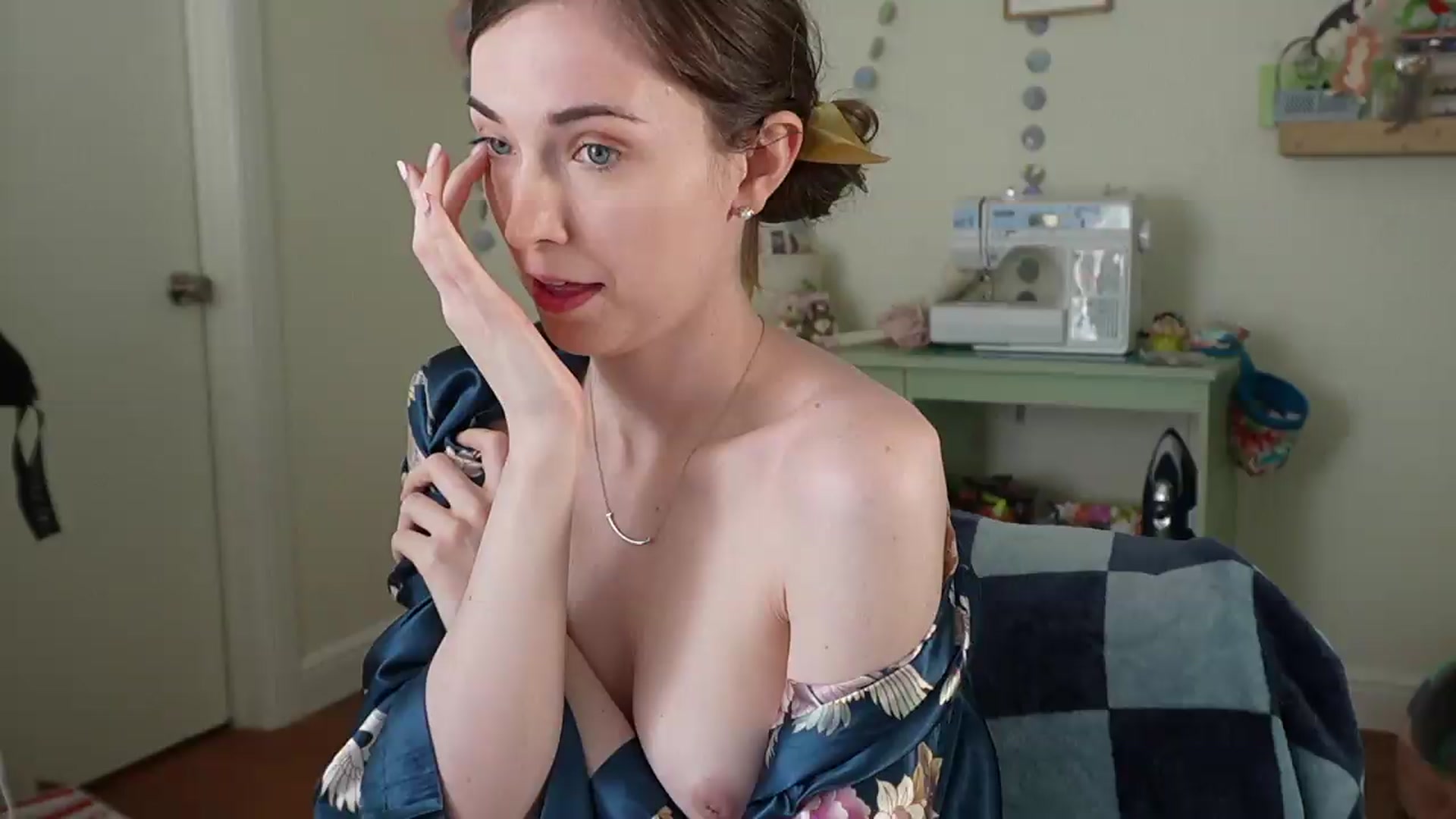 Gallery image thumbnail from Lil_blueberry's myfreecams stream on, 08/05/2026, 22:12 image 14 of 20