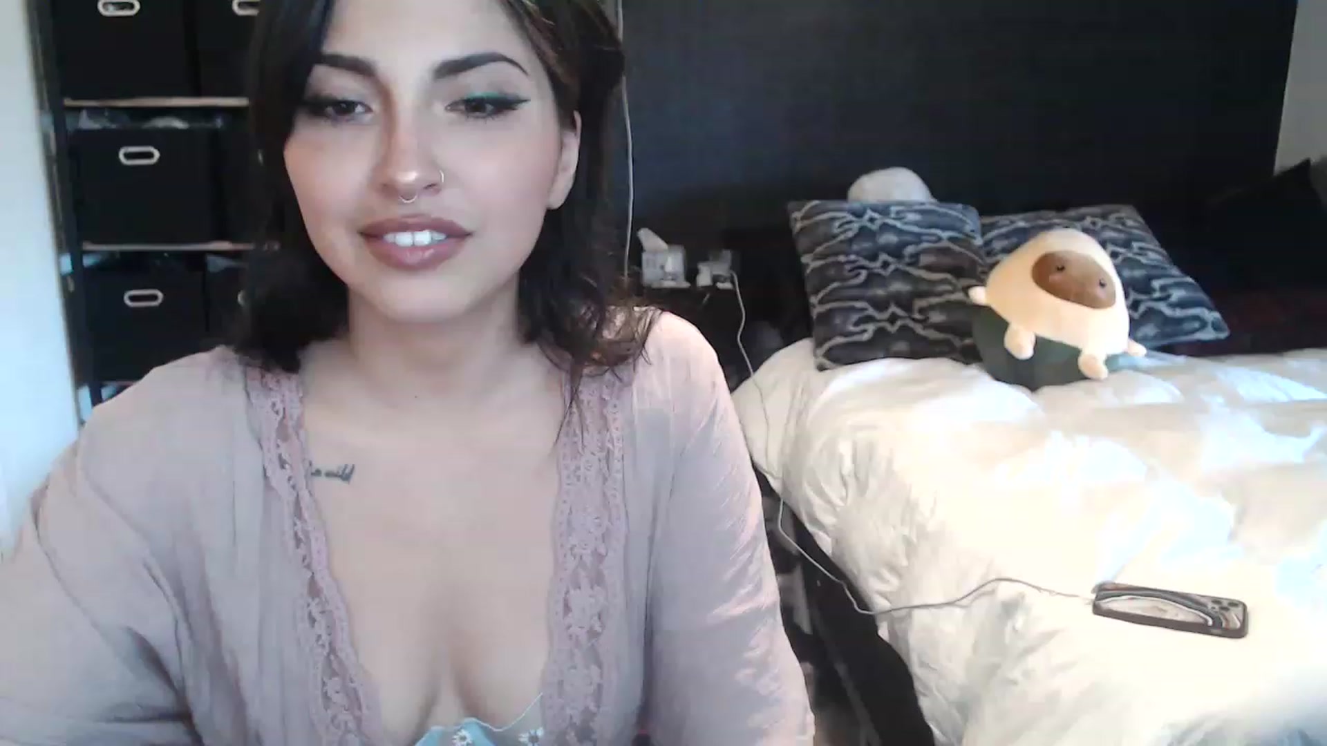 Gallery image thumbnail from Lil_bunniii's myfreecams stream on, 04/08/2023, 24:46 image 6 of 20