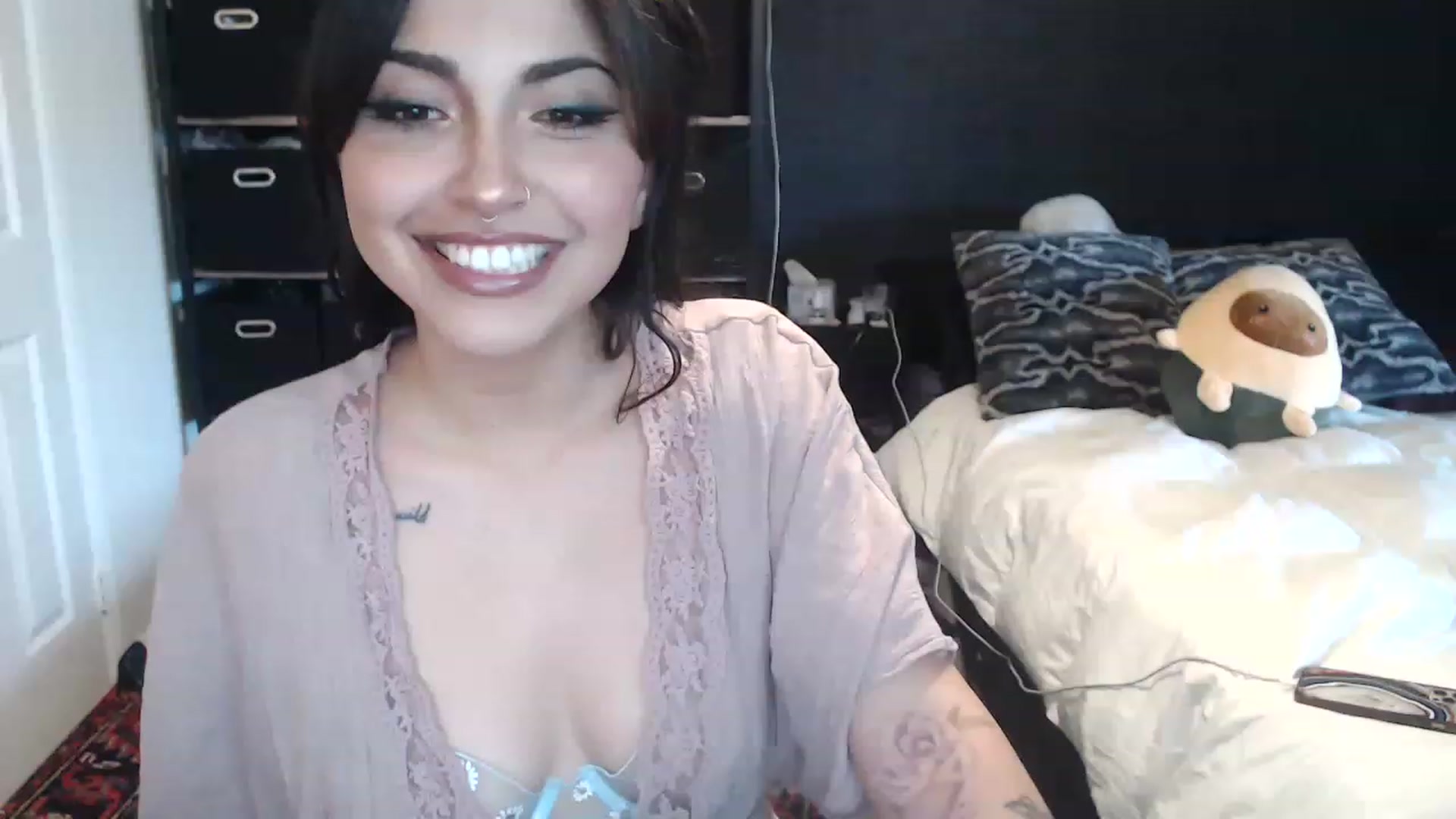 Gallery image thumbnail from Lil_bunniii's myfreecams stream on, 04/08/2023, 24:46 image 2 of 20