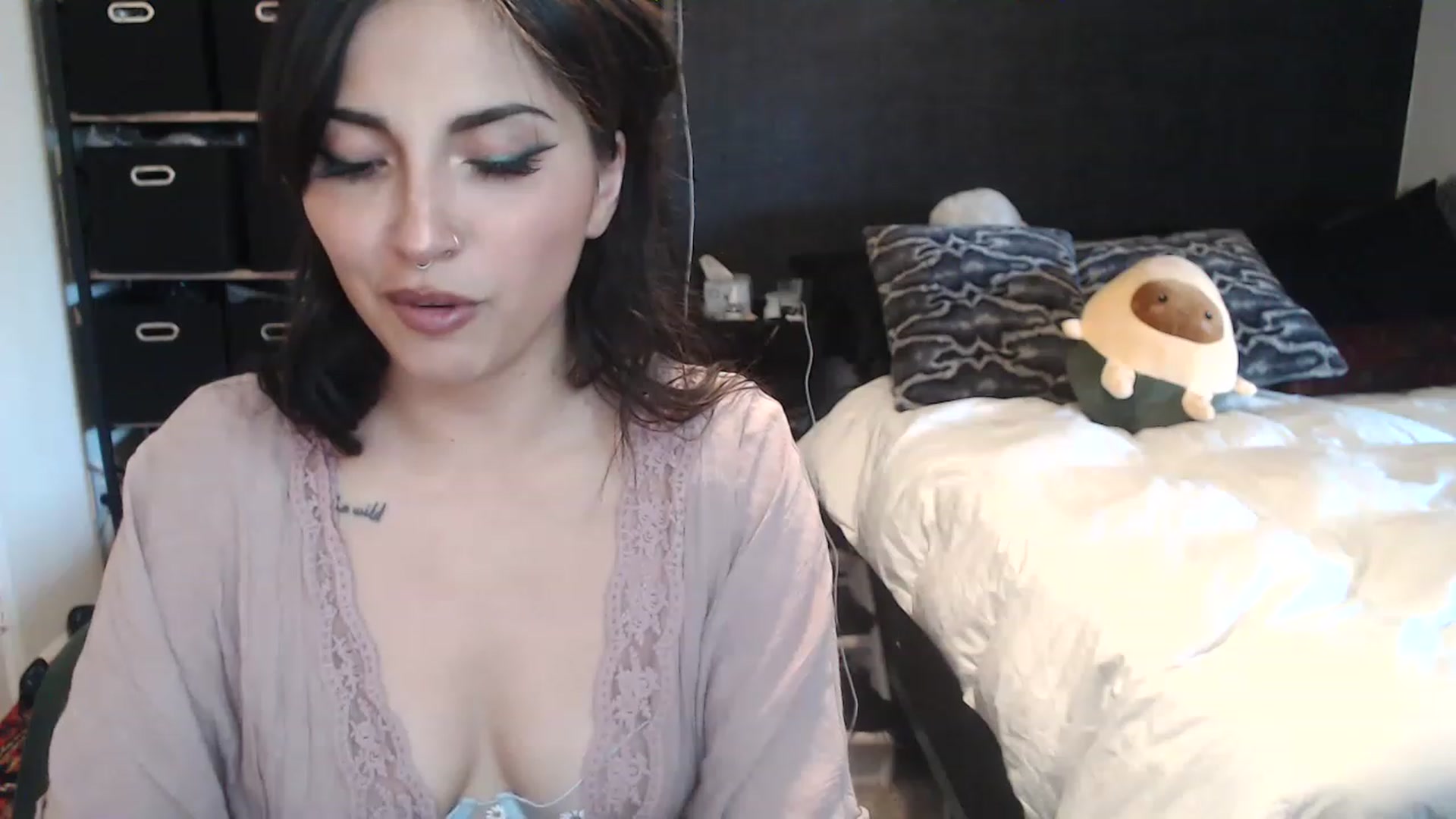 Gallery image thumbnail from Lil_bunniii's myfreecams stream on, 04/08/2023, 24:46 image 9 of 20
