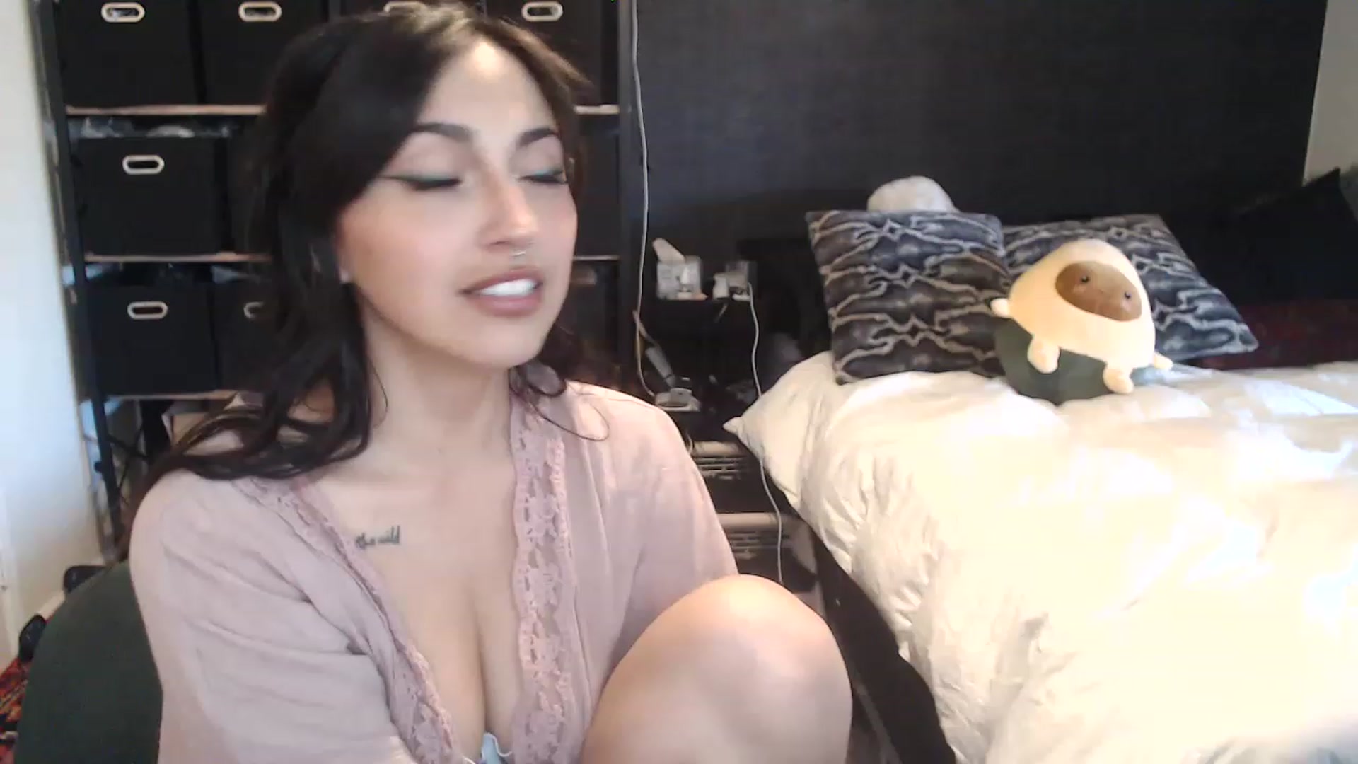 Gallery image thumbnail from Lil_bunniii's myfreecams stream on, 04/08/2023, 24:46 image 14 of 20