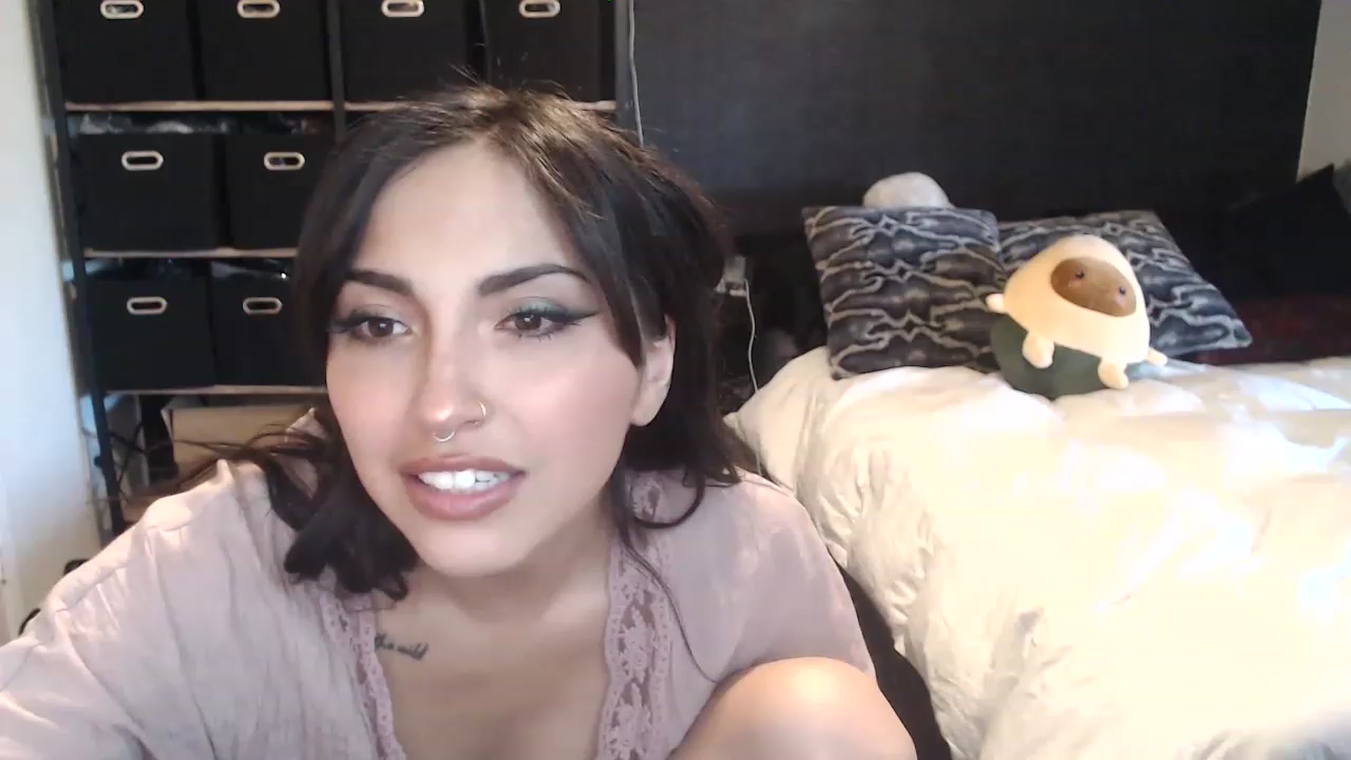 Gallery image thumbnail from Lil_bunniii's myfreecams stream on, 04/08/2023, 24:46 image 15 of 20