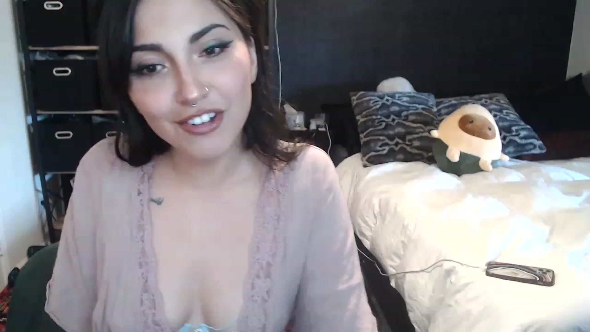 Gallery image thumbnail from Lil_bunniii's myfreecams stream on, 04/08/2023, 24:46 image 5 of 20