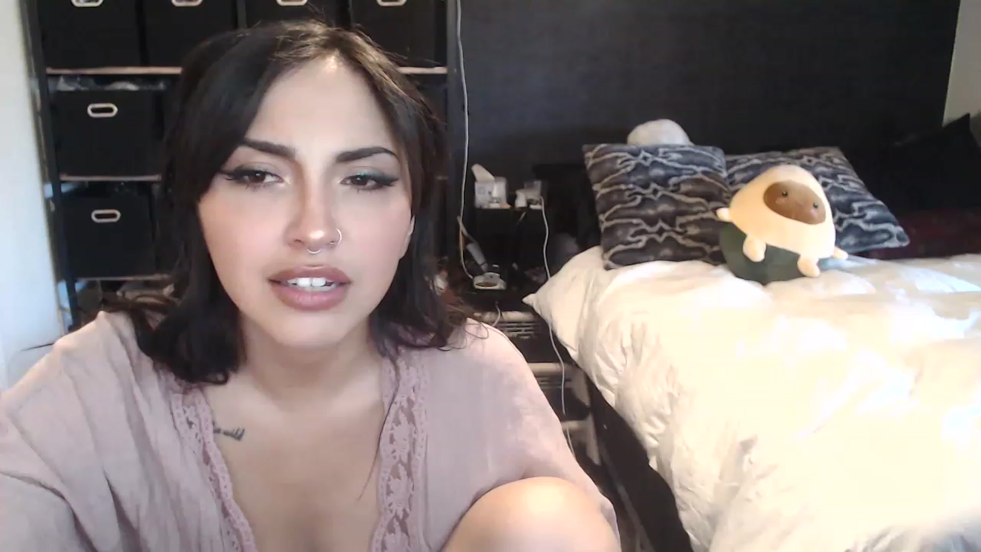 Gallery image thumbnail from Lil_bunniii's myfreecams stream on, 04/08/2023, 24:46 image 16 of 20