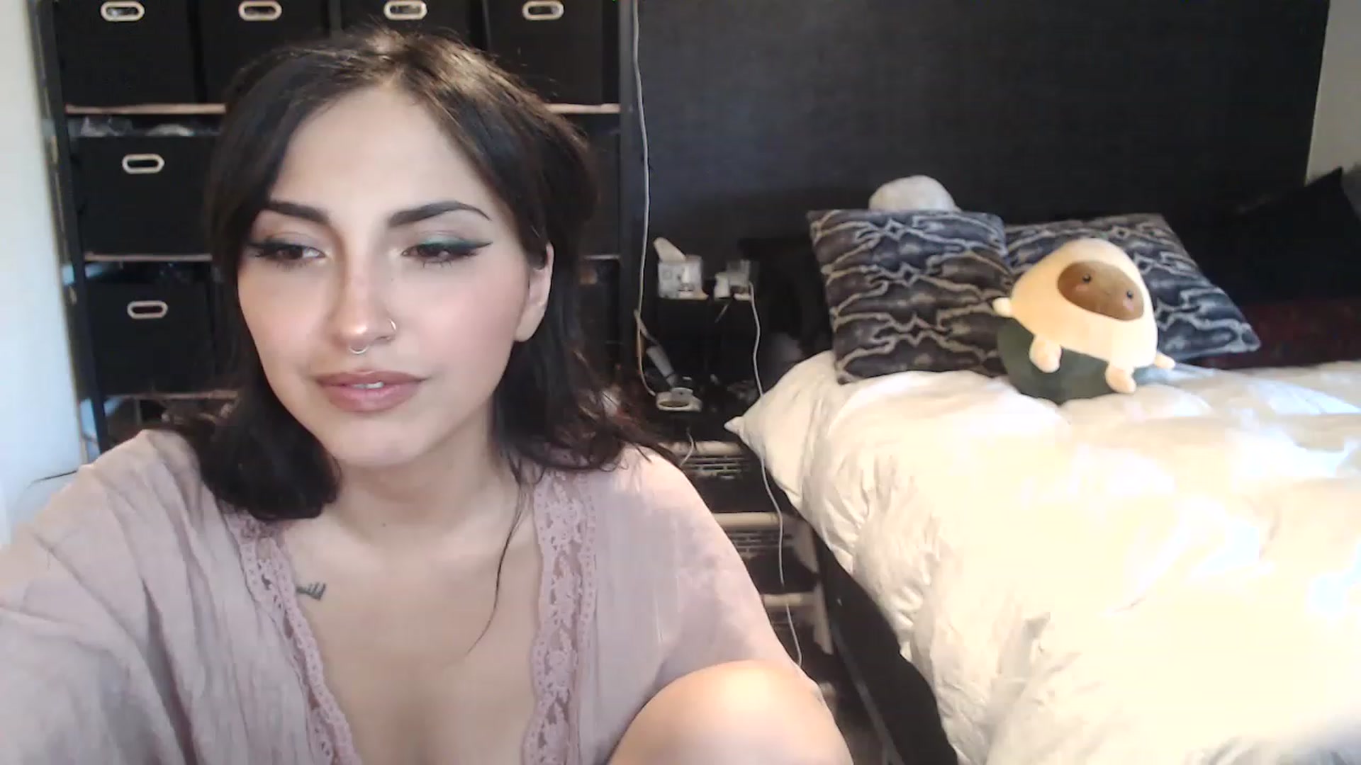 Gallery image thumbnail from Lil_bunniii's myfreecams stream on, 04/08/2023, 24:46 image 18 of 20