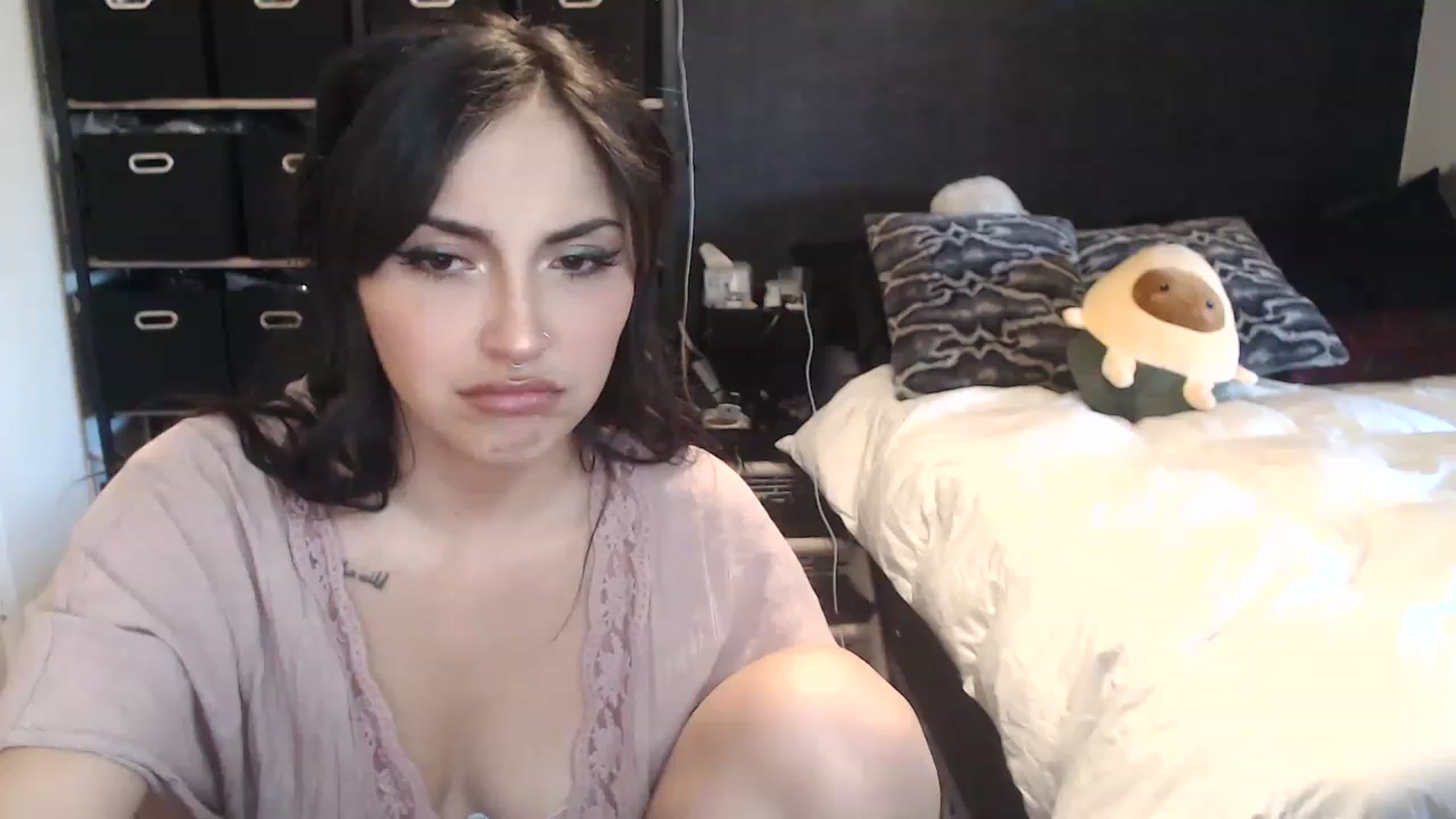 Gallery image thumbnail from Lil_bunniii's myfreecams stream on, 04/08/2023, 24:46 image 17 of 20