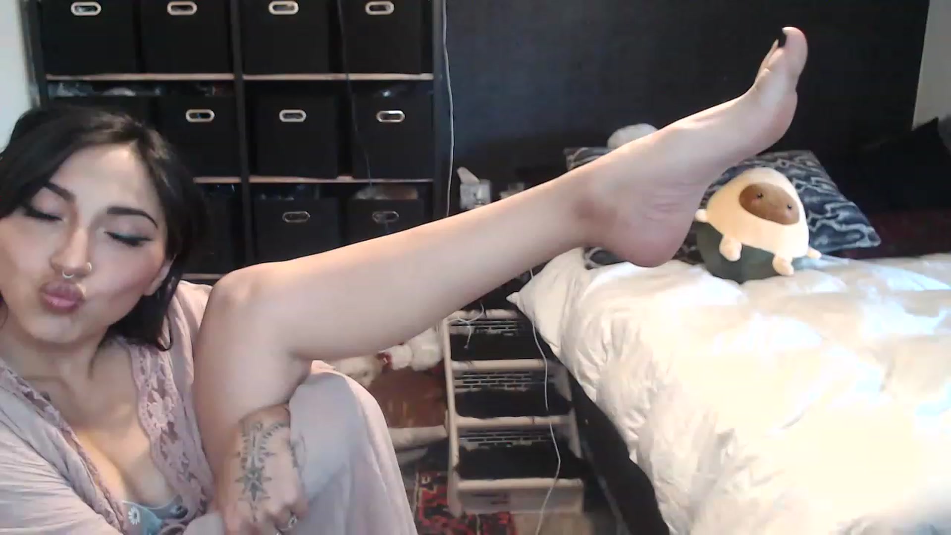 Gallery image thumbnail from Lil_bunniii's myfreecams stream on, 04/08/2023, 24:46 image 13 of 20