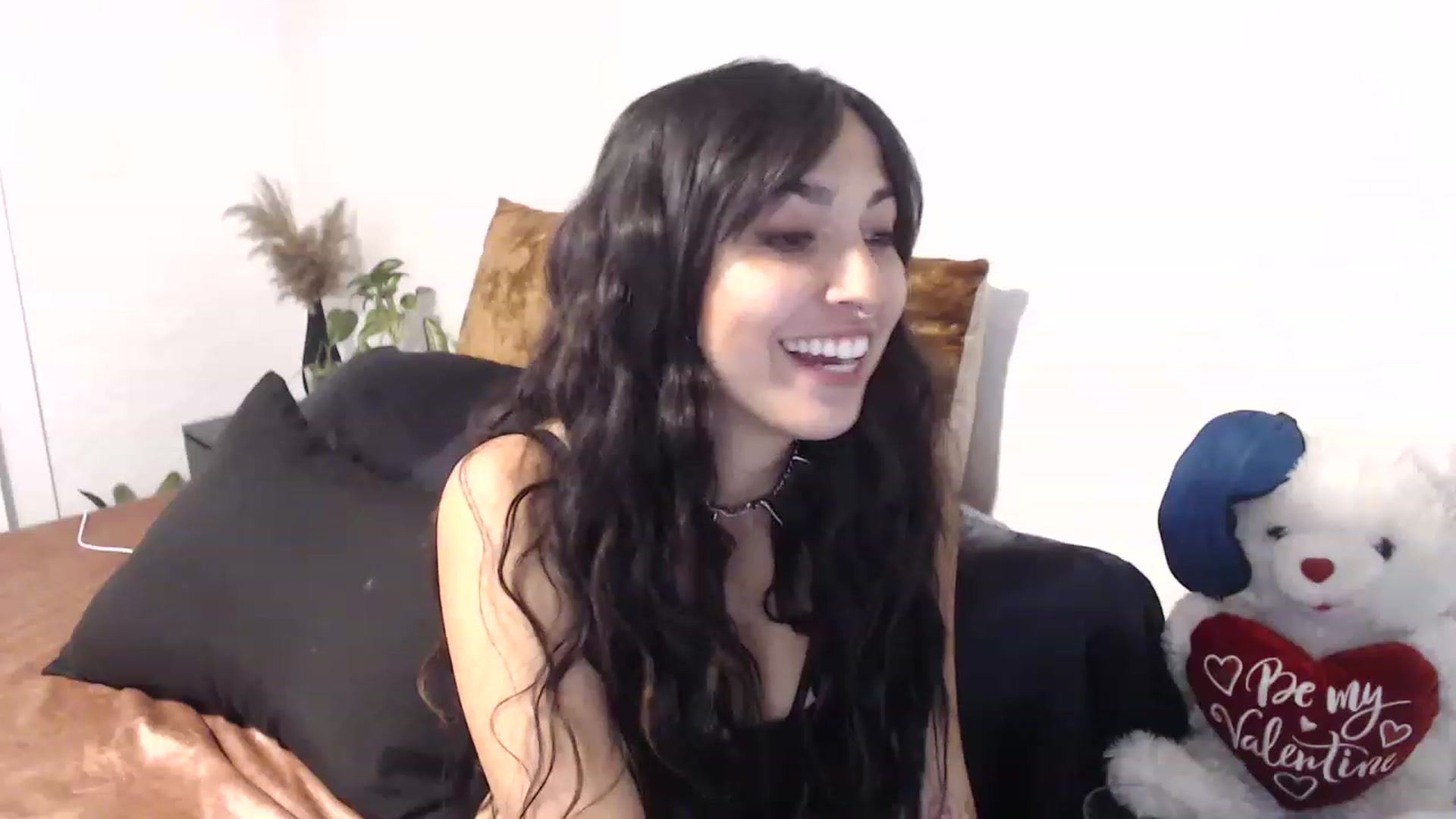 Gallery image thumbnail from Lil_bunniii's myfreecams stream on, 06/06/2023, 07:05 image 20 of 20