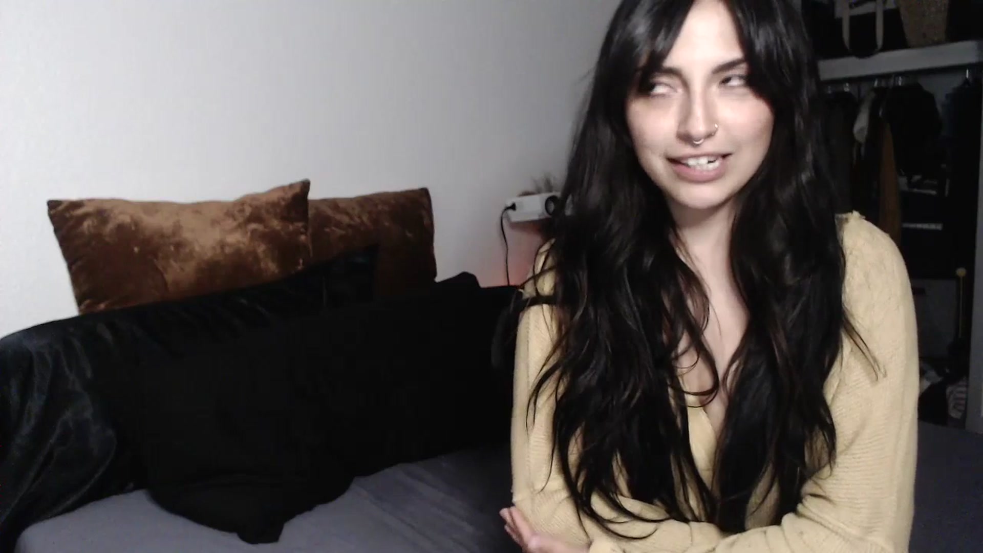 Gallery image thumbnail from Lil_bunniii's myfreecams stream on, 06/30/2023, 07:11 image 13 of 20