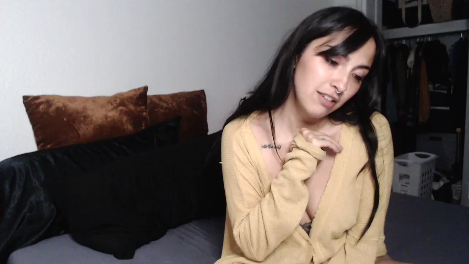 Gallery image thumbnail from Lil_bunniii's myfreecams stream on, 06/30/2023, 07:11 image 6 of 20