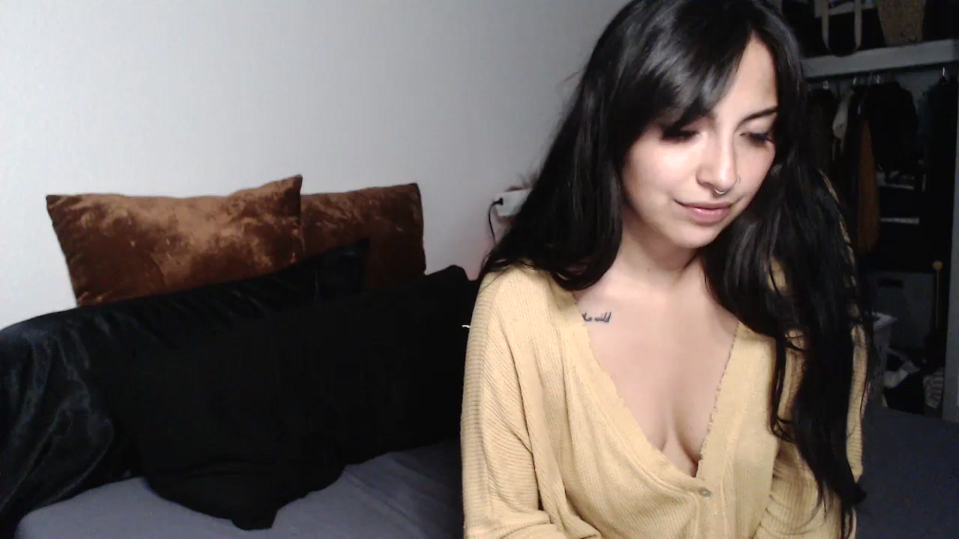 Gallery image thumbnail from Lil_bunniii's myfreecams stream on, 06/30/2023, 07:11 image 14 of 20