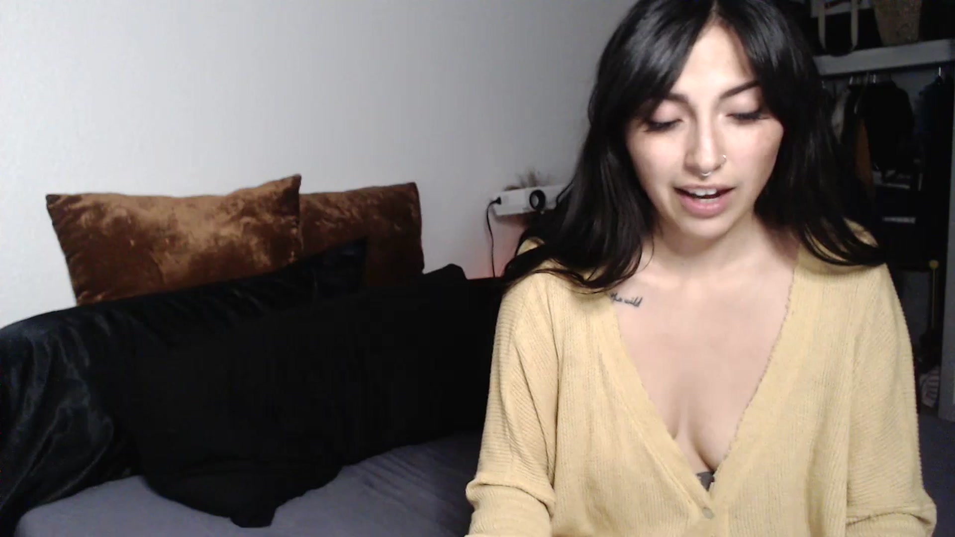 Gallery image thumbnail from Lil_bunniii's myfreecams stream on, 06/30/2023, 07:11 image 9 of 20