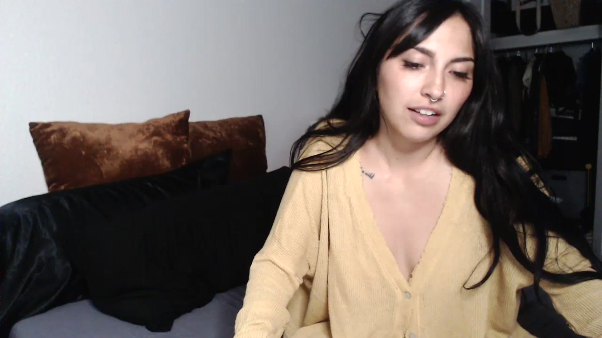 Gallery image thumbnail from Lil_bunniii's myfreecams stream on, 06/30/2023, 07:11 image 7 of 20