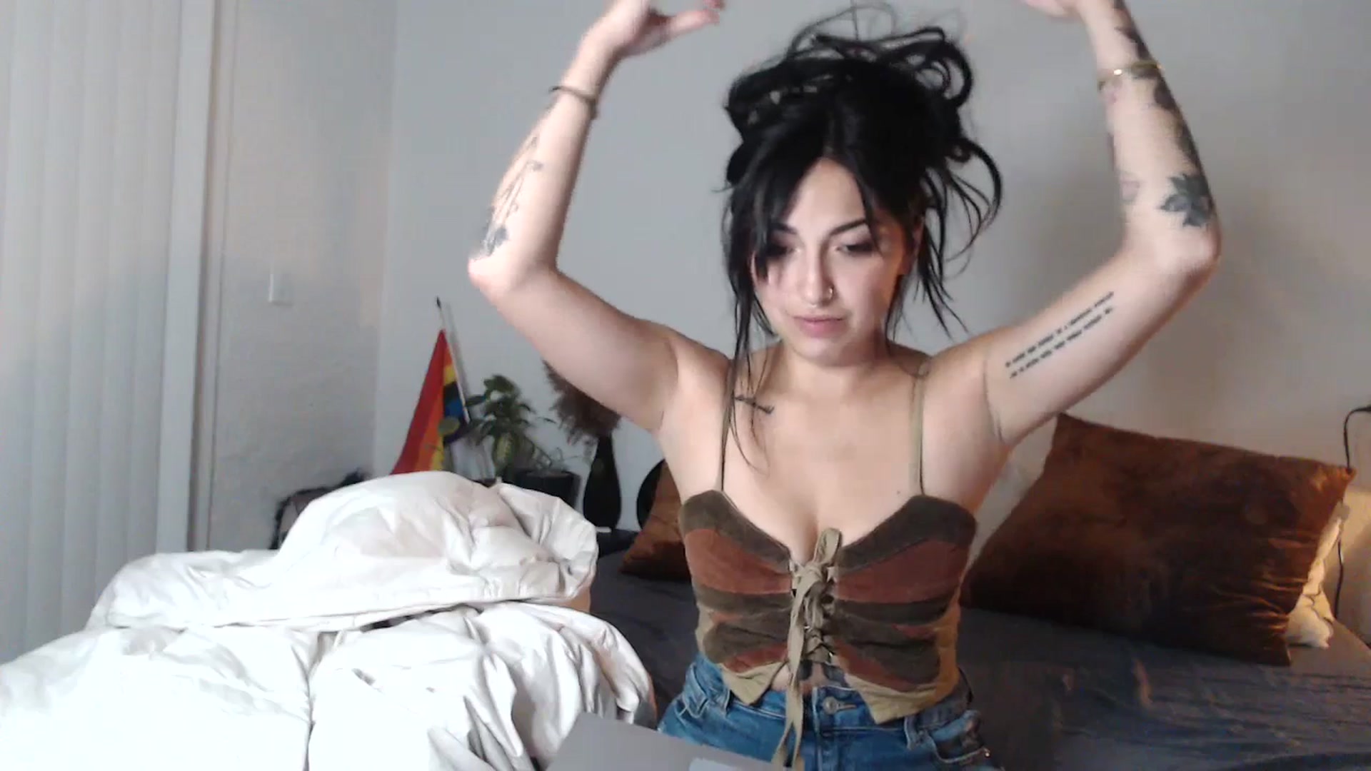 Gallery image thumbnail from Lil_bunniii's myfreecams stream on, 07/06/2023, 07:16 image 7 of 20