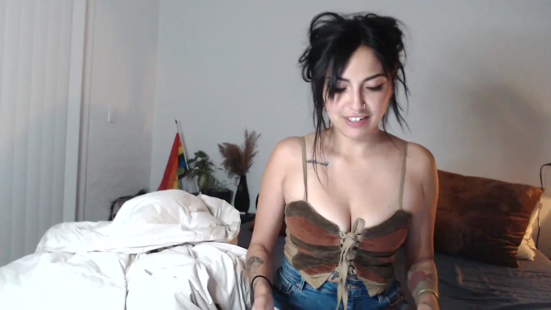 Gallery image thumbnail from Lil_bunniii's myfreecams stream on, 07/06/2023, 07:16 image 6 of 20