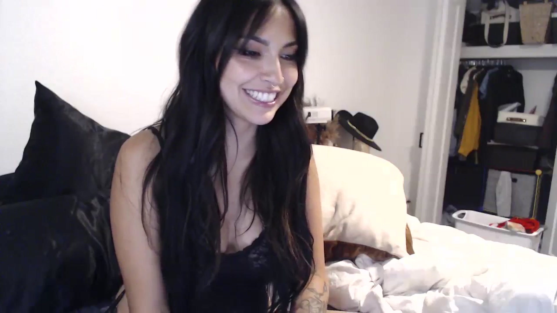 Gallery image thumbnail from Lil_bunniii's myfreecams stream on, 07/23/2023, 07:37 image 7 of 20
