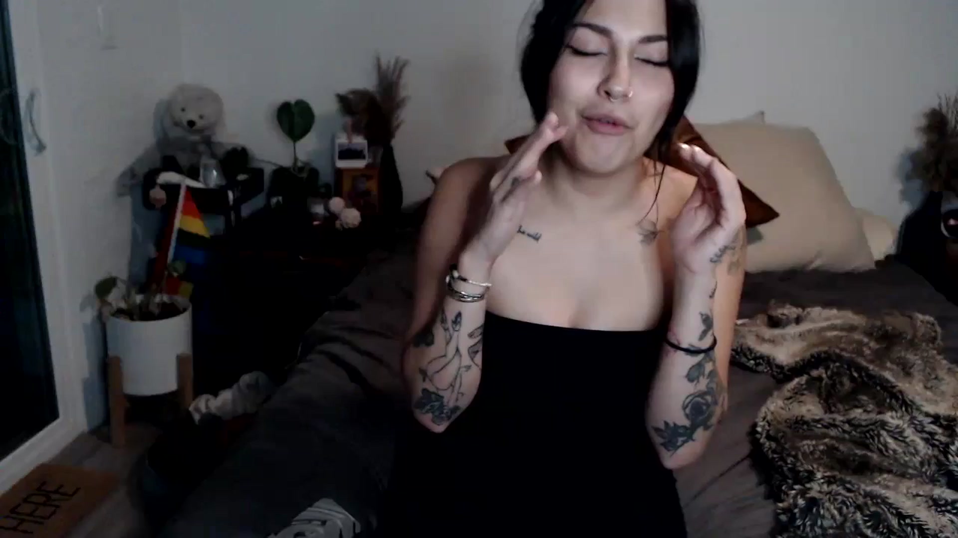Gallery image thumbnail from Lil_bunniii's myfreecams stream on, 02/04/2024, 07:12 image 14 of 20