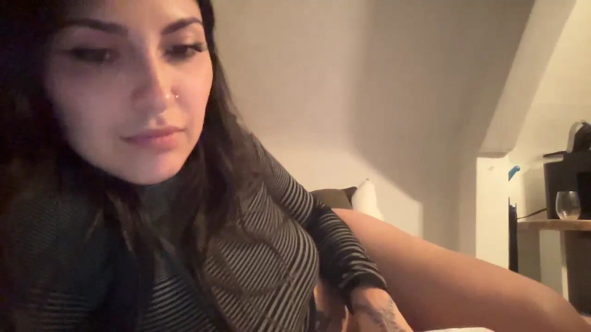 Gallery image thumbnail from Lil_bunniii's myfreecams stream on, 02/05/2024, 05:16 image 6 of 20
