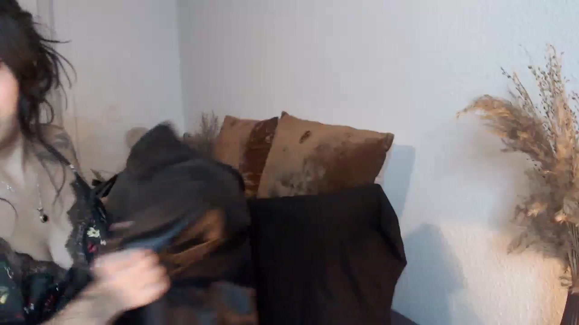 Gallery image thumbnail from Lil_bunniii's myfreecams stream on, 04/05/2024, 07:12 image 11 of 20