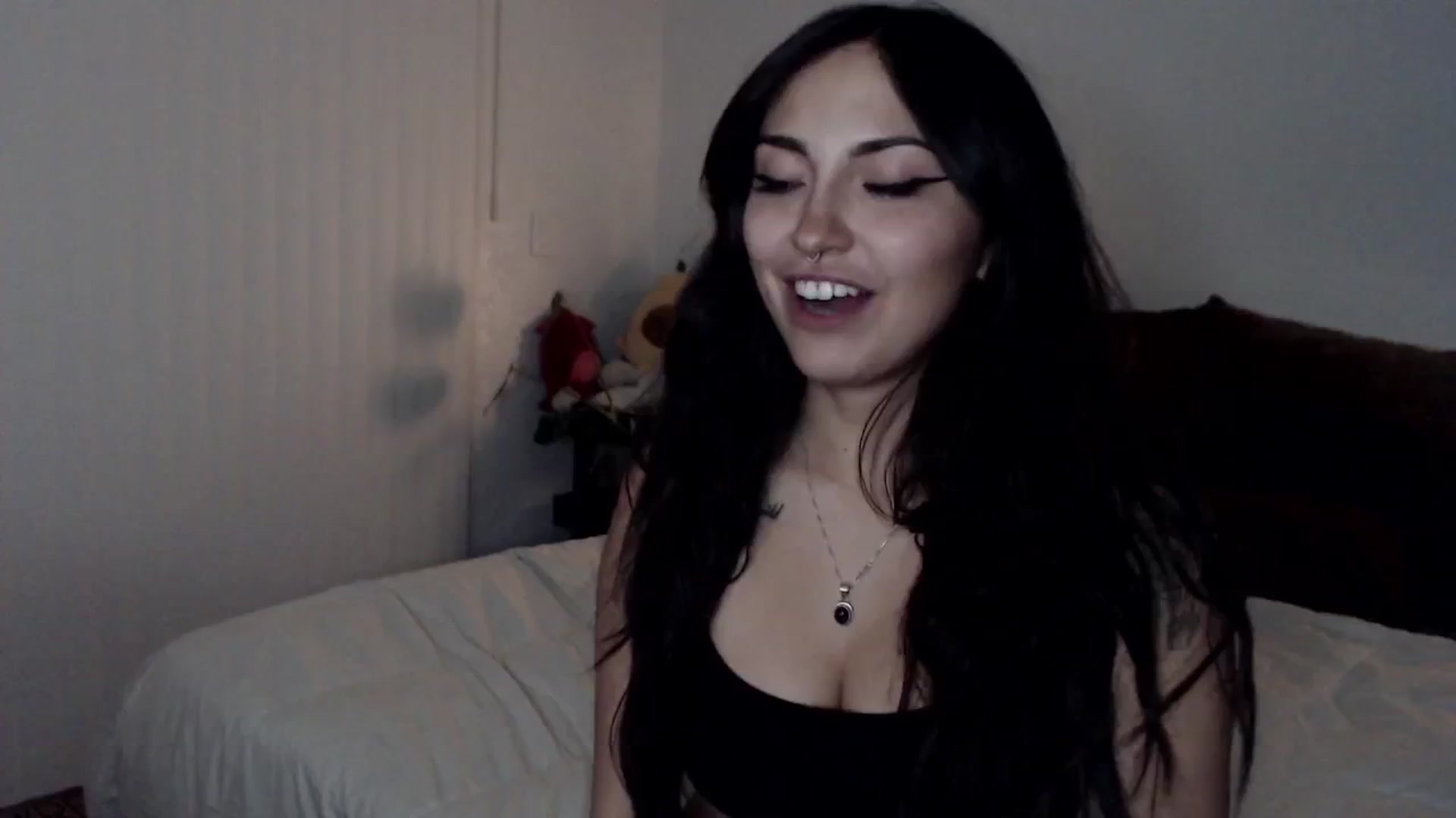 Gallery image thumbnail from Lil_bunniii's myfreecams stream on, 06/14/2024, 08:14 image 6 of 20