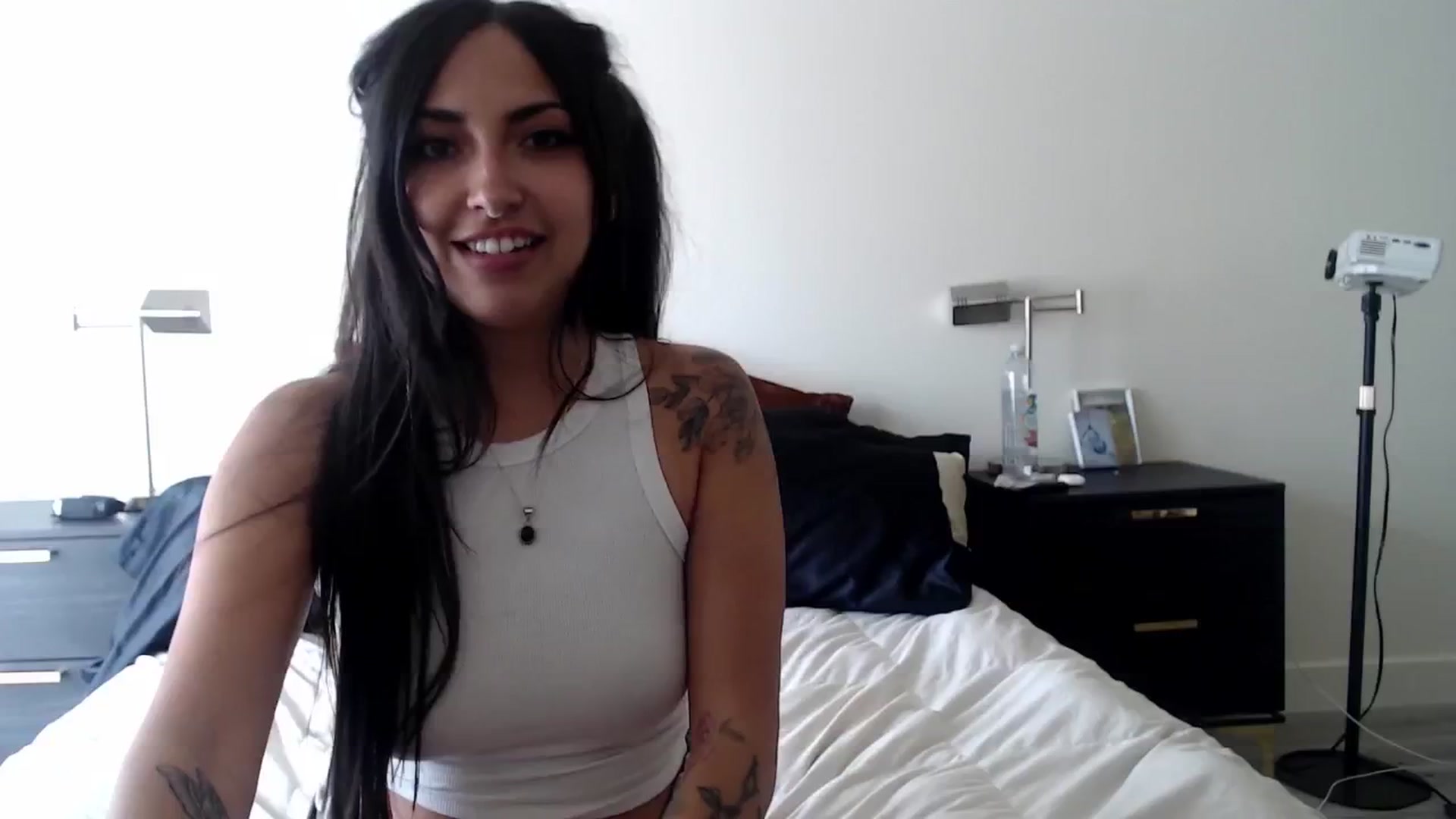 Gallery image thumbnail from Lil_bunniii's myfreecams stream on, 06/22/2024, 23:39 image 5 of 20
