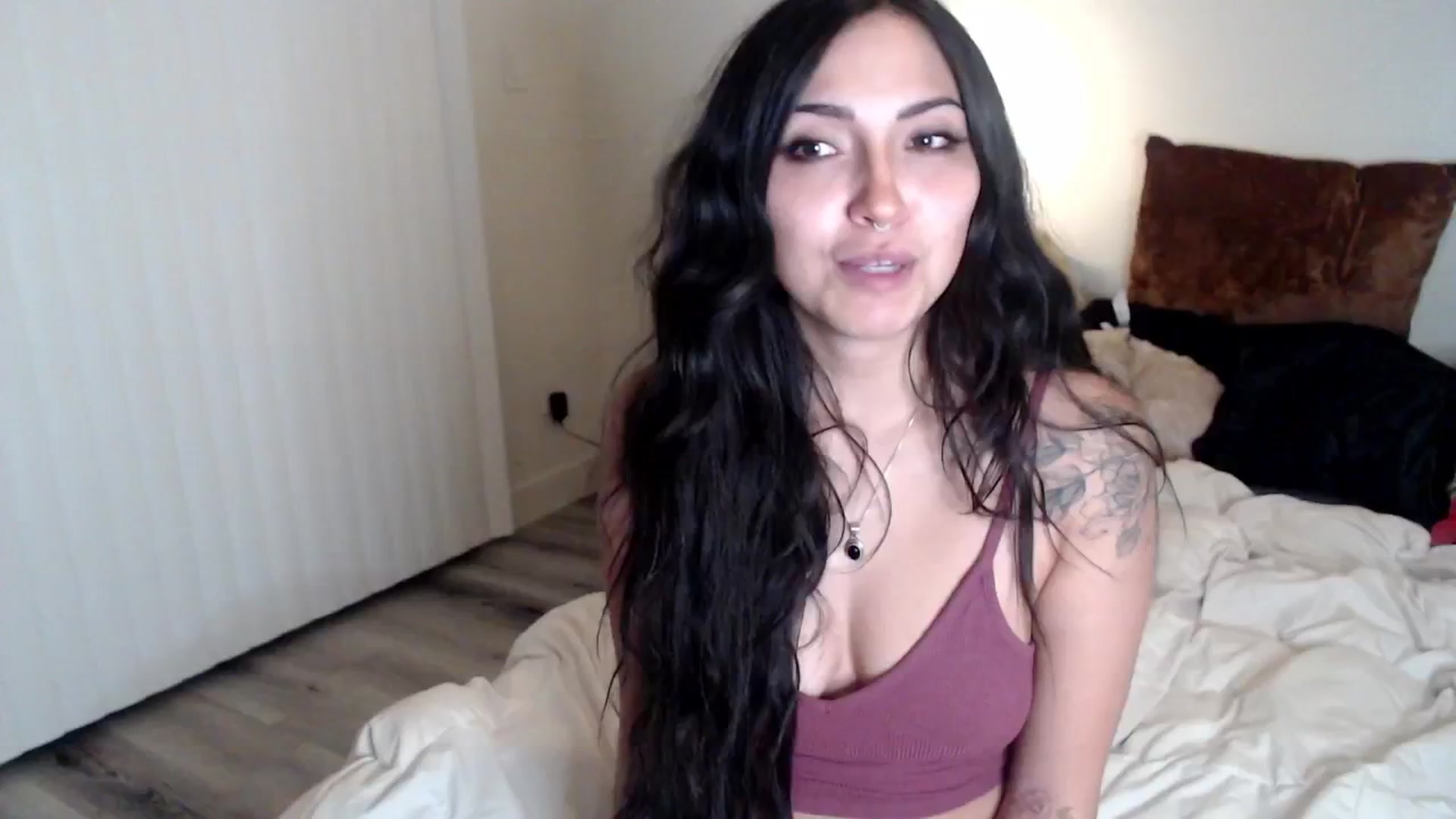 Gallery image thumbnail from Lil_bunniii's myfreecams stream on, 06/27/2024, 08:12 image 4 of 20