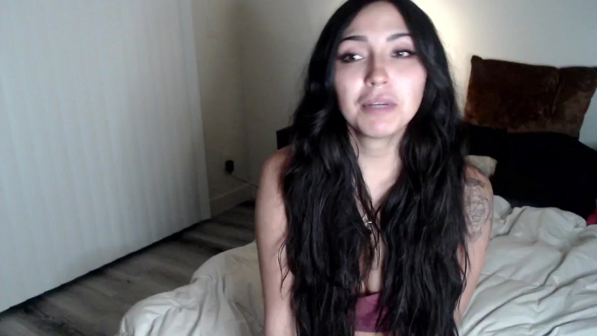 Gallery image thumbnail from Lil_bunniii's myfreecams stream on, 06/27/2024, 08:12 image 17 of 20