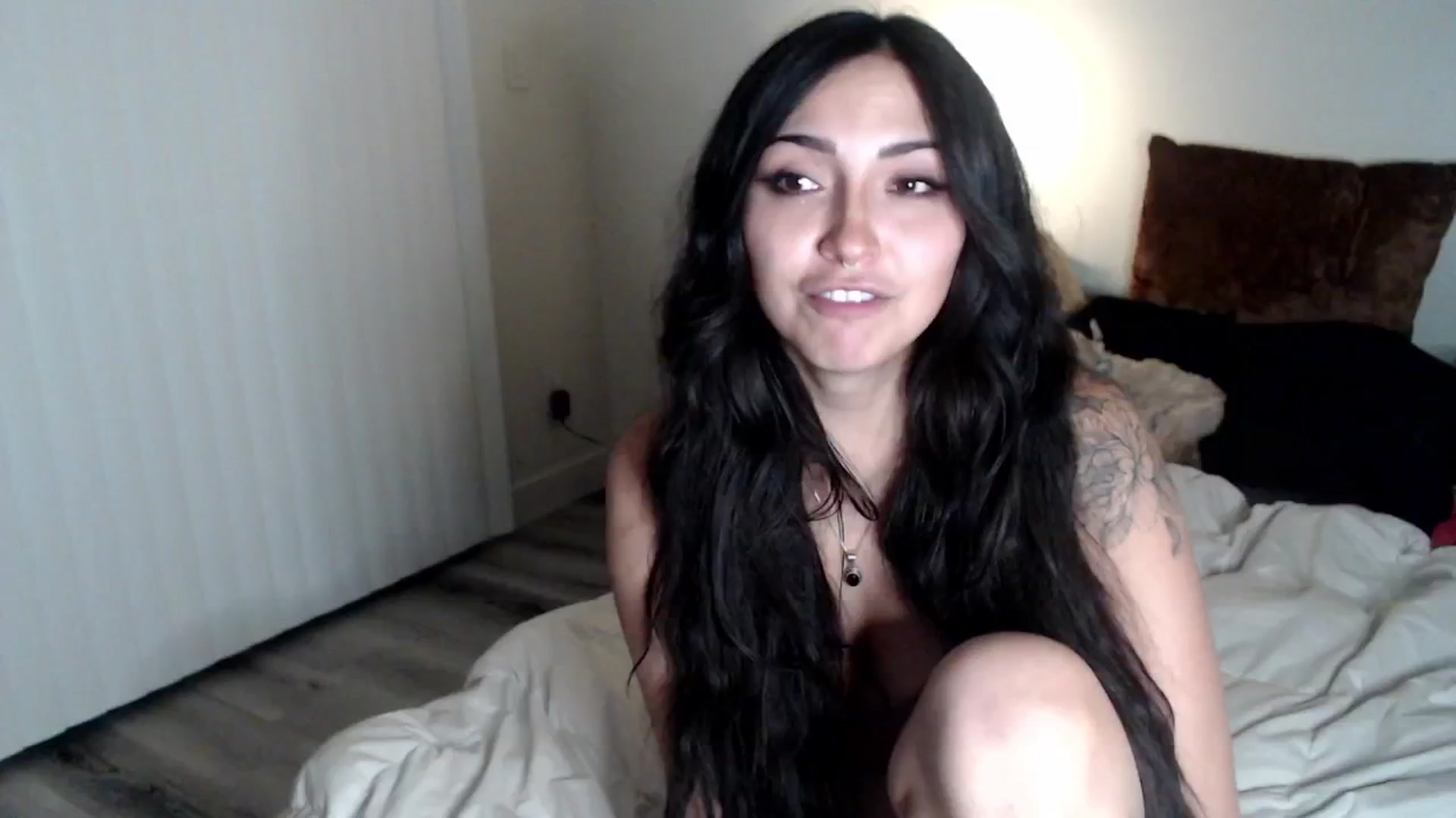 Gallery image thumbnail from Lil_bunniii's myfreecams stream on, 06/27/2024, 08:12 image 16 of 20