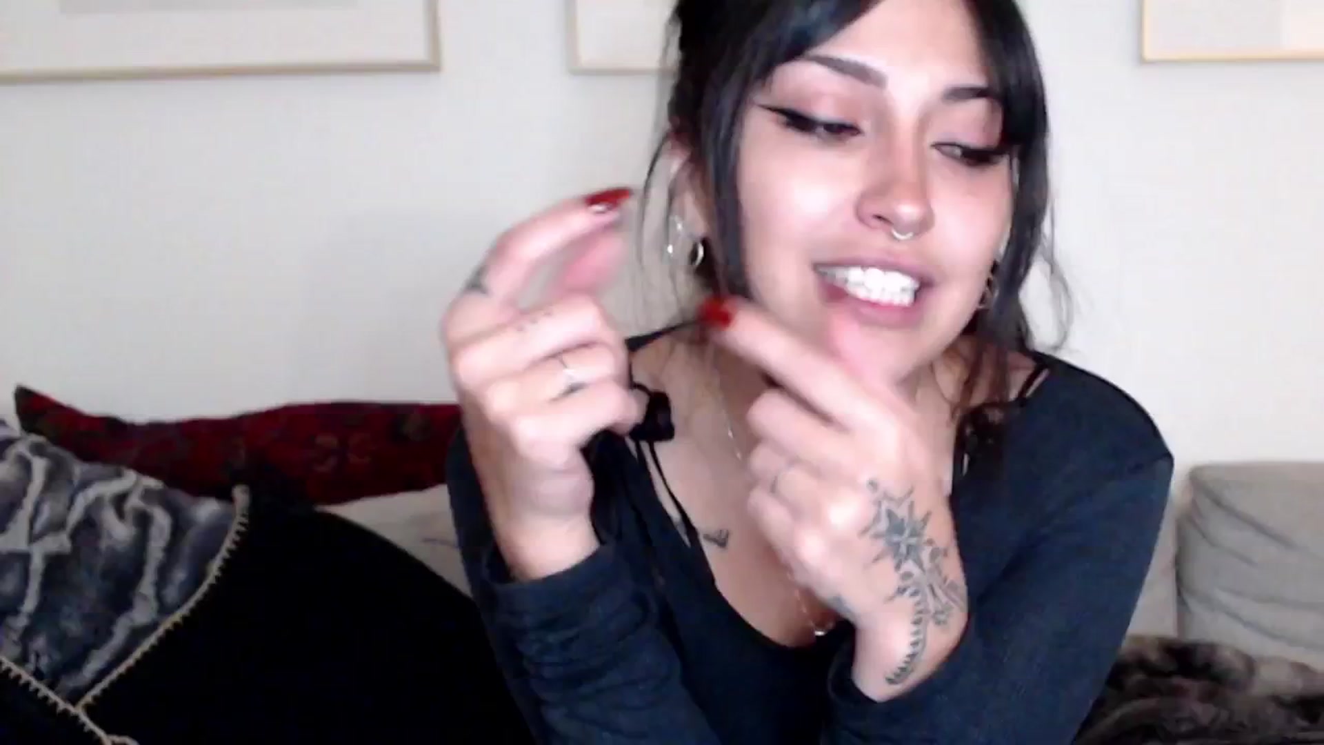 Gallery image thumbnail from Lil_bunniii's myfreecams stream on, 10/17/2024, 06:17 image 7 of 20