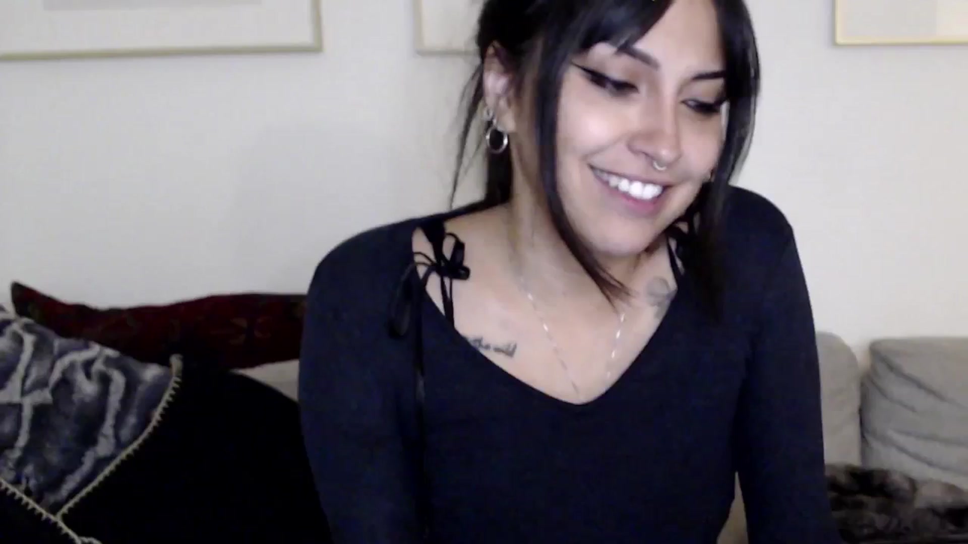 Gallery image thumbnail from Lil_bunniii's myfreecams stream on, 10/17/2024, 06:17 image 9 of 20