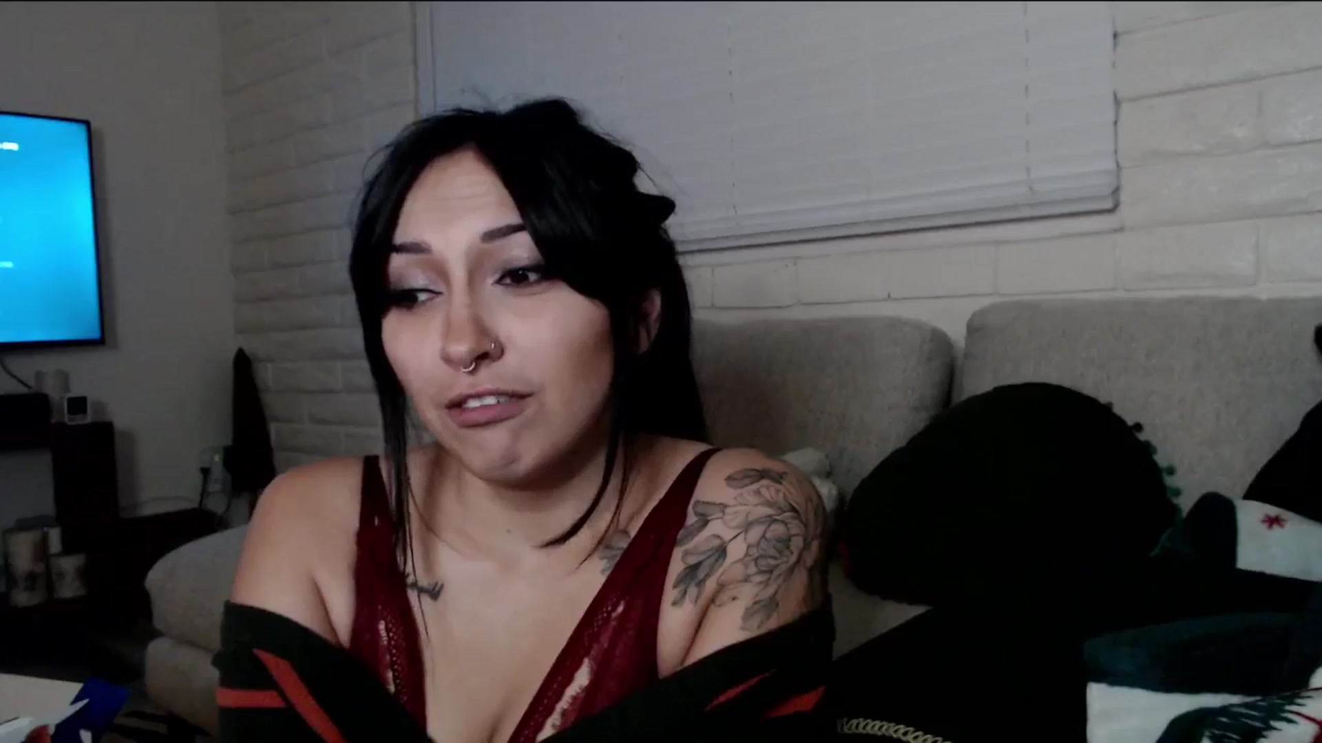Gallery image thumbnail from Lil_bunniii's myfreecams stream on, 12/15/2024, 07:53 image 18 of 20