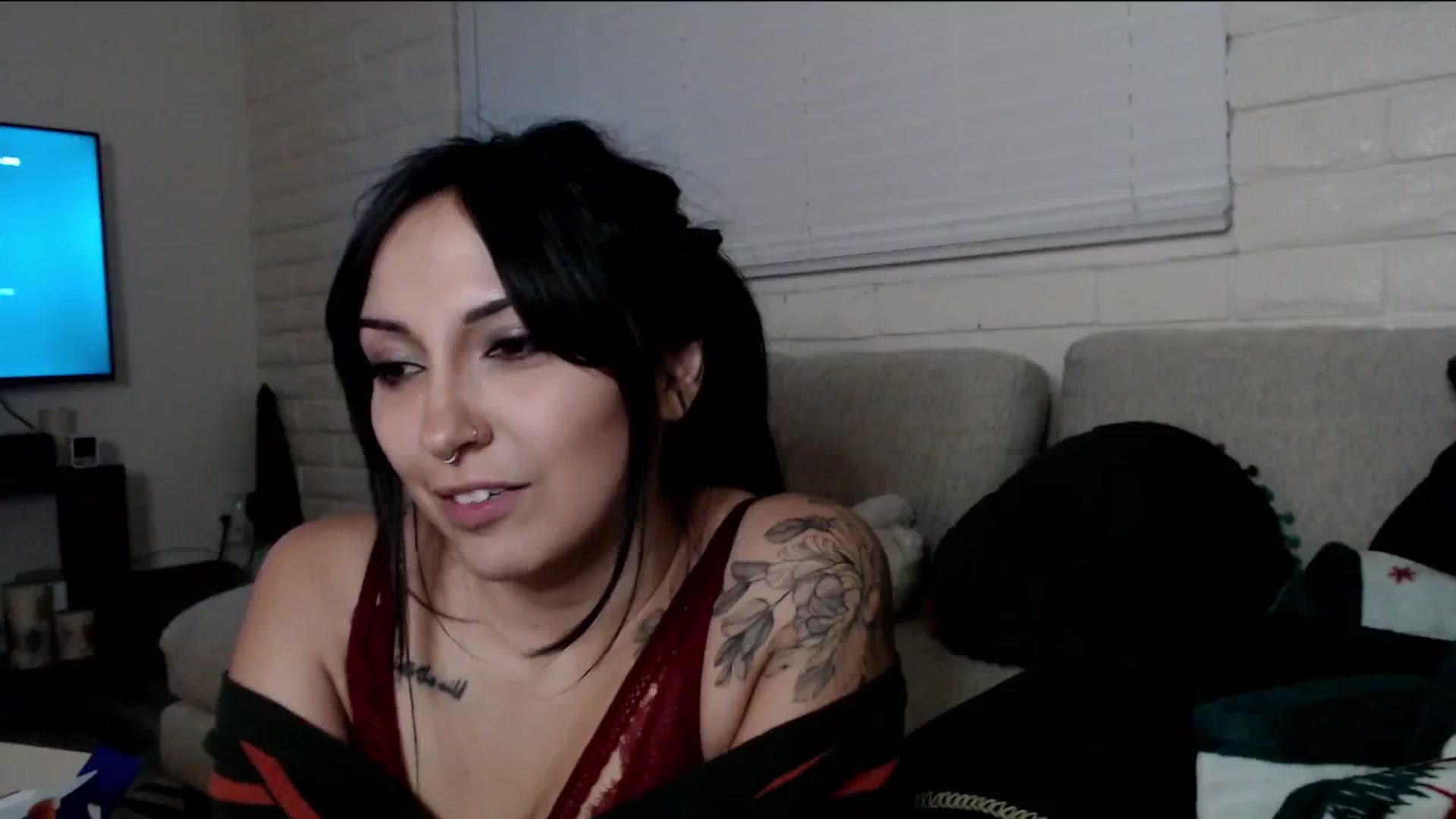 Gallery image thumbnail from Lil_bunniii's myfreecams stream on, 12/15/2024, 07:53 image 19 of 20