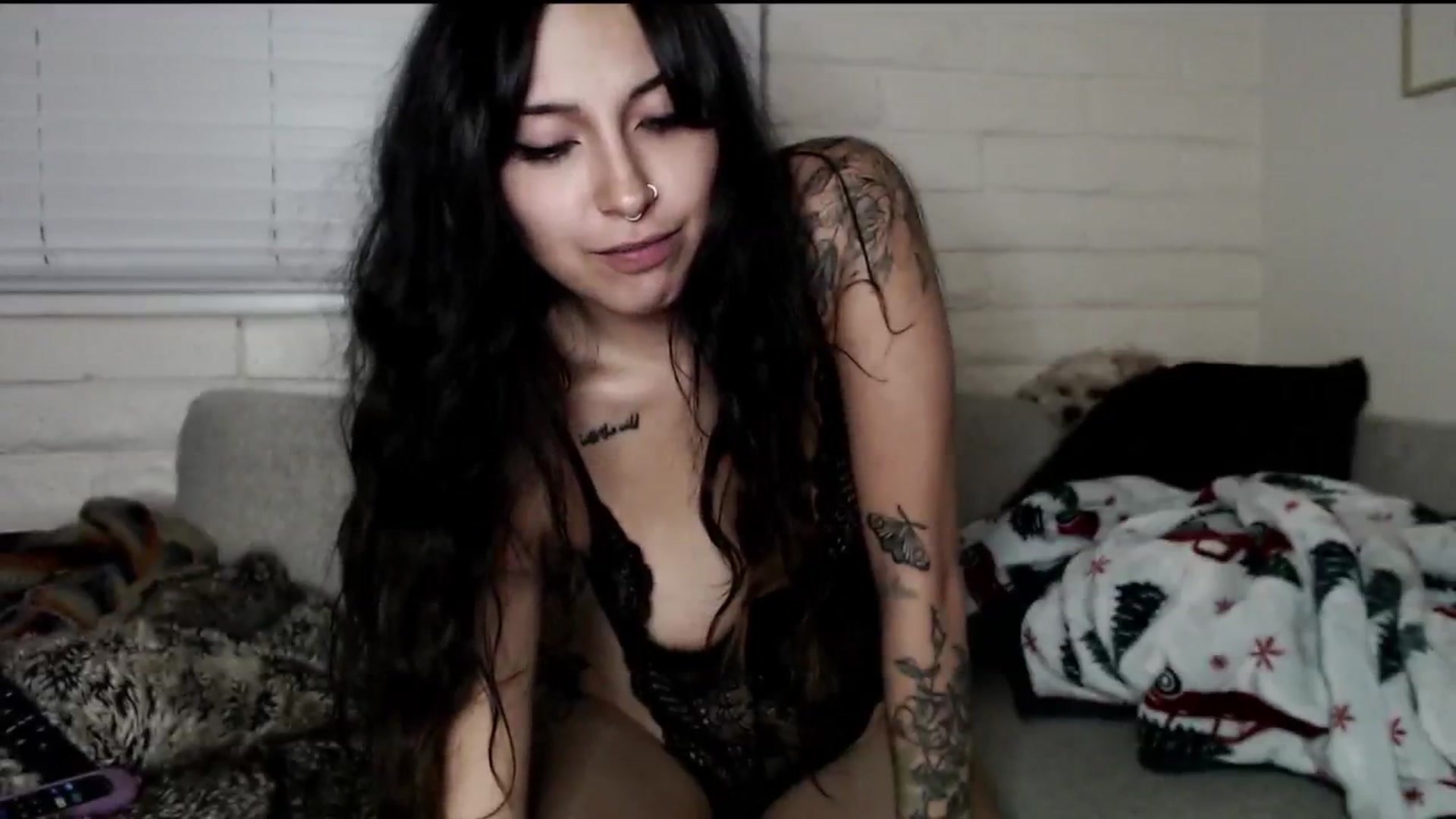 Gallery image thumbnail from Lil_bunniii's myfreecams stream on, 12/16/2024, 05:34 image 20 of 20