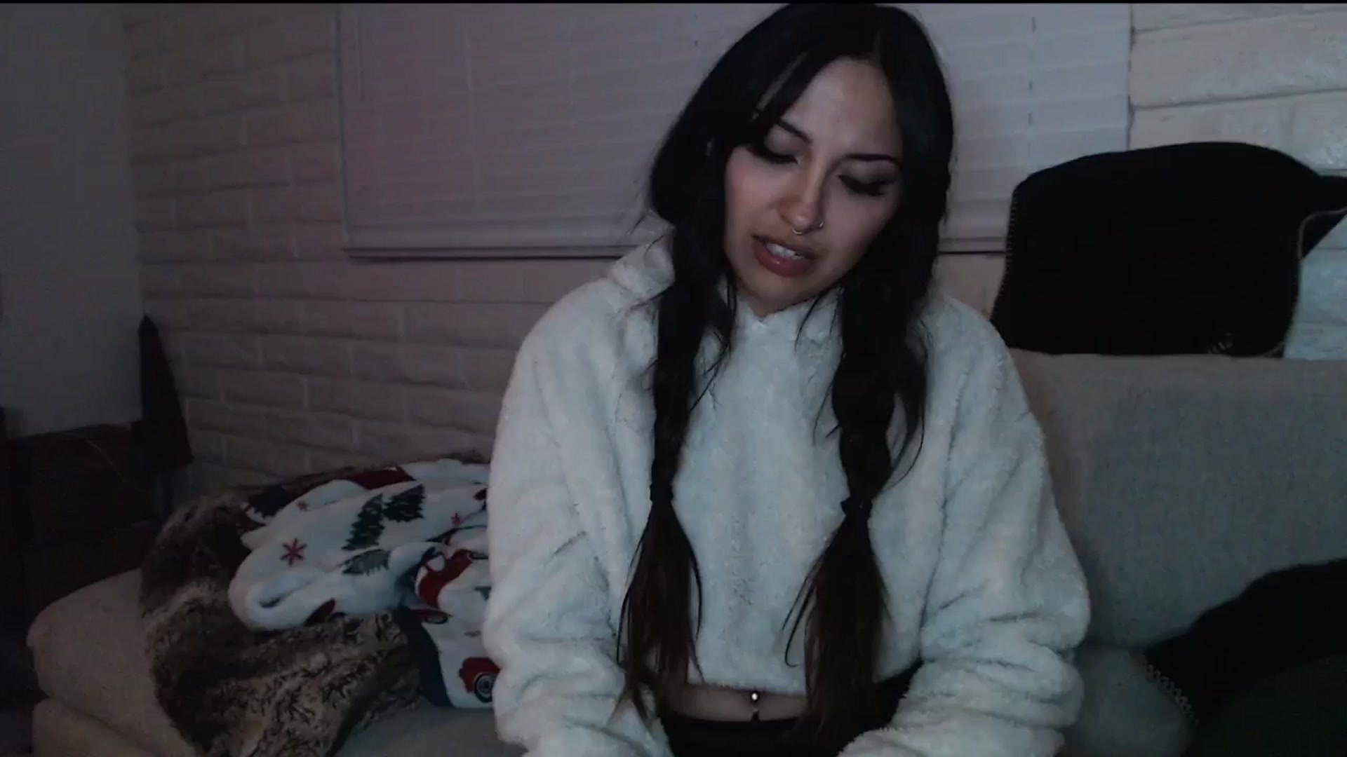 Gallery image thumbnail from Lil_bunniii's myfreecams stream on, 12/19/2024, 08:46 image 17 of 20
