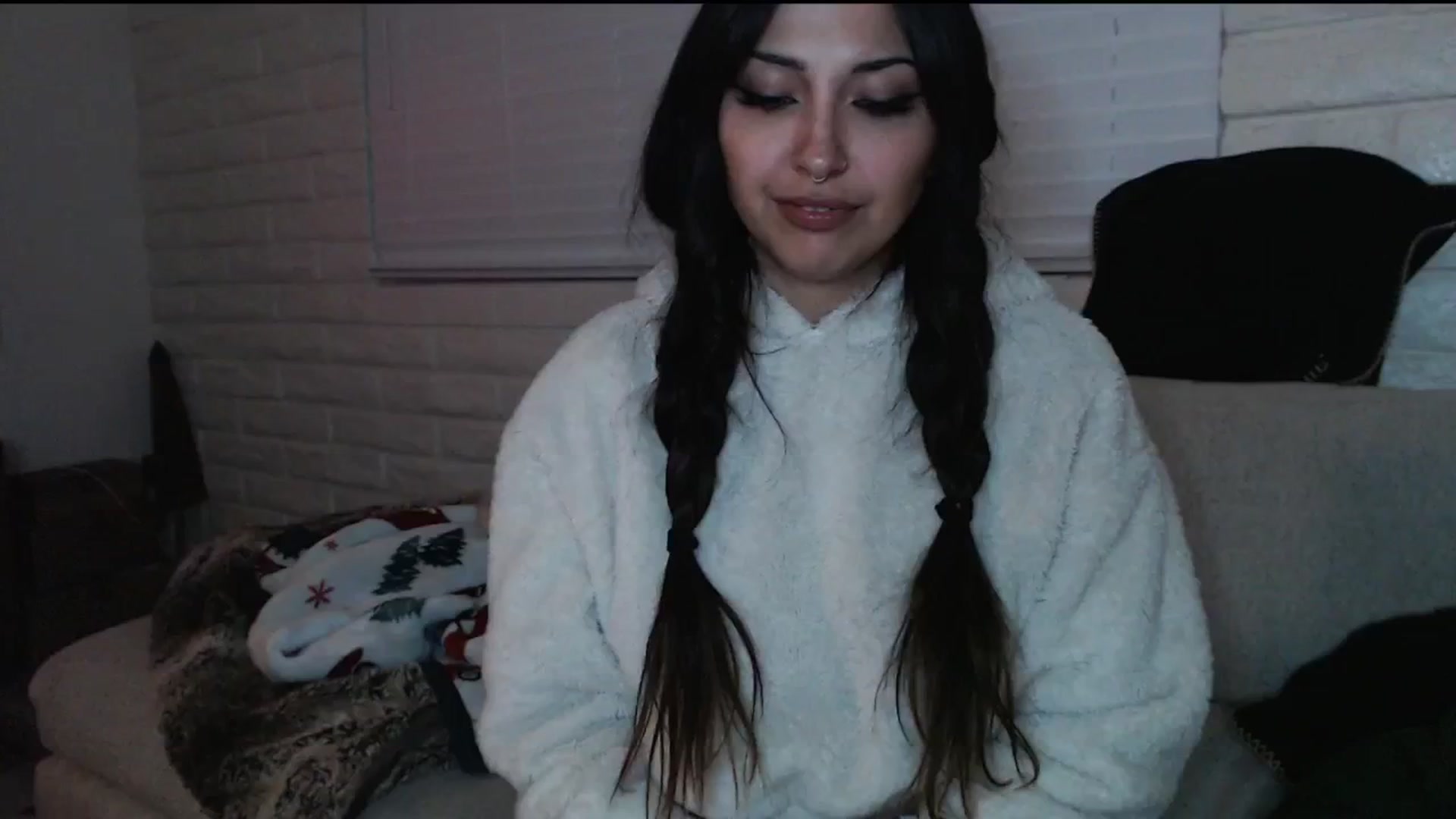 Gallery image thumbnail from Lil_bunniii's myfreecams stream on, 12/19/2024, 08:46 image 15 of 20
