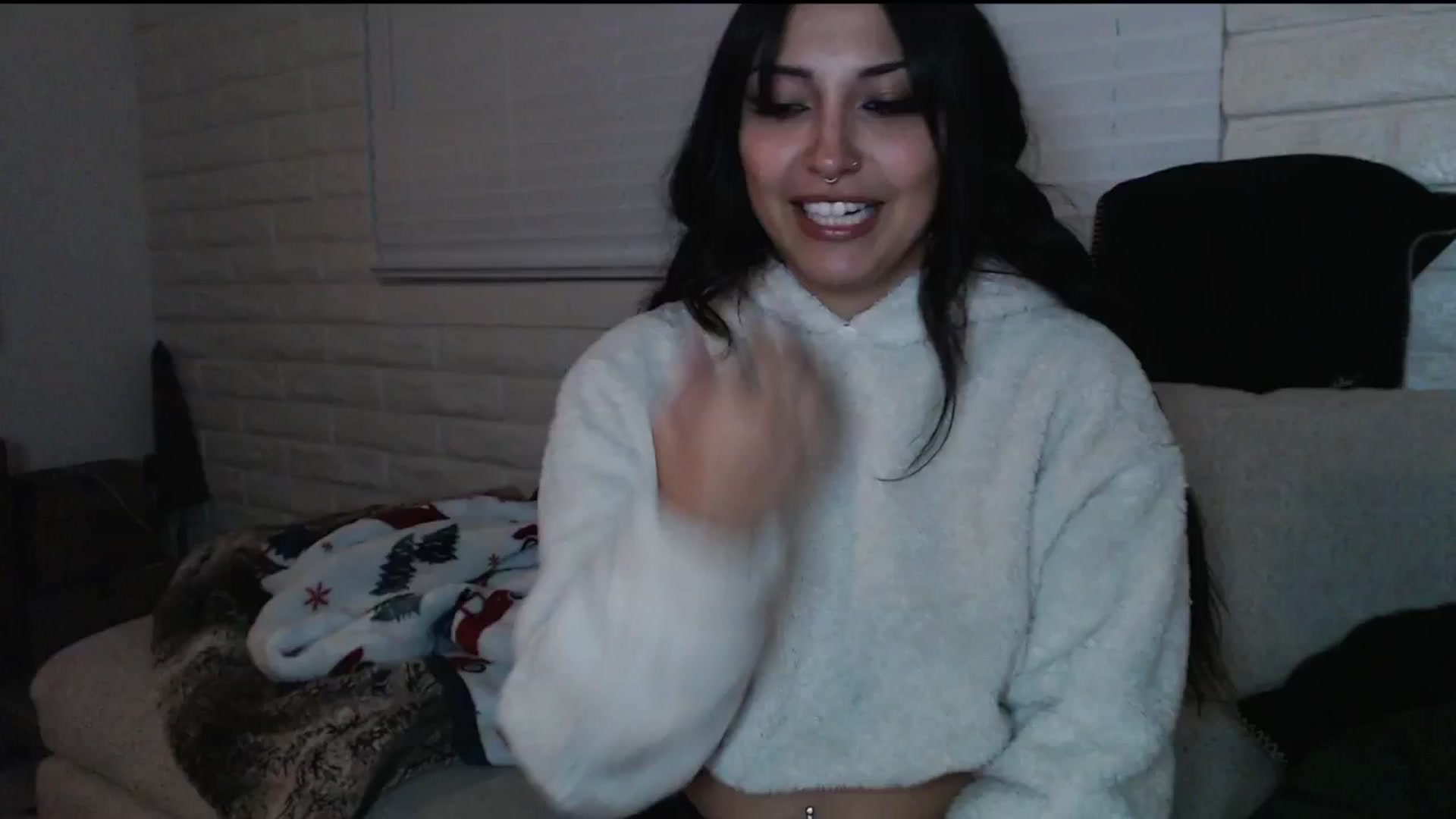 Gallery image thumbnail from Lil_bunniii's myfreecams stream on, 12/19/2024, 09:30 image 7 of 20