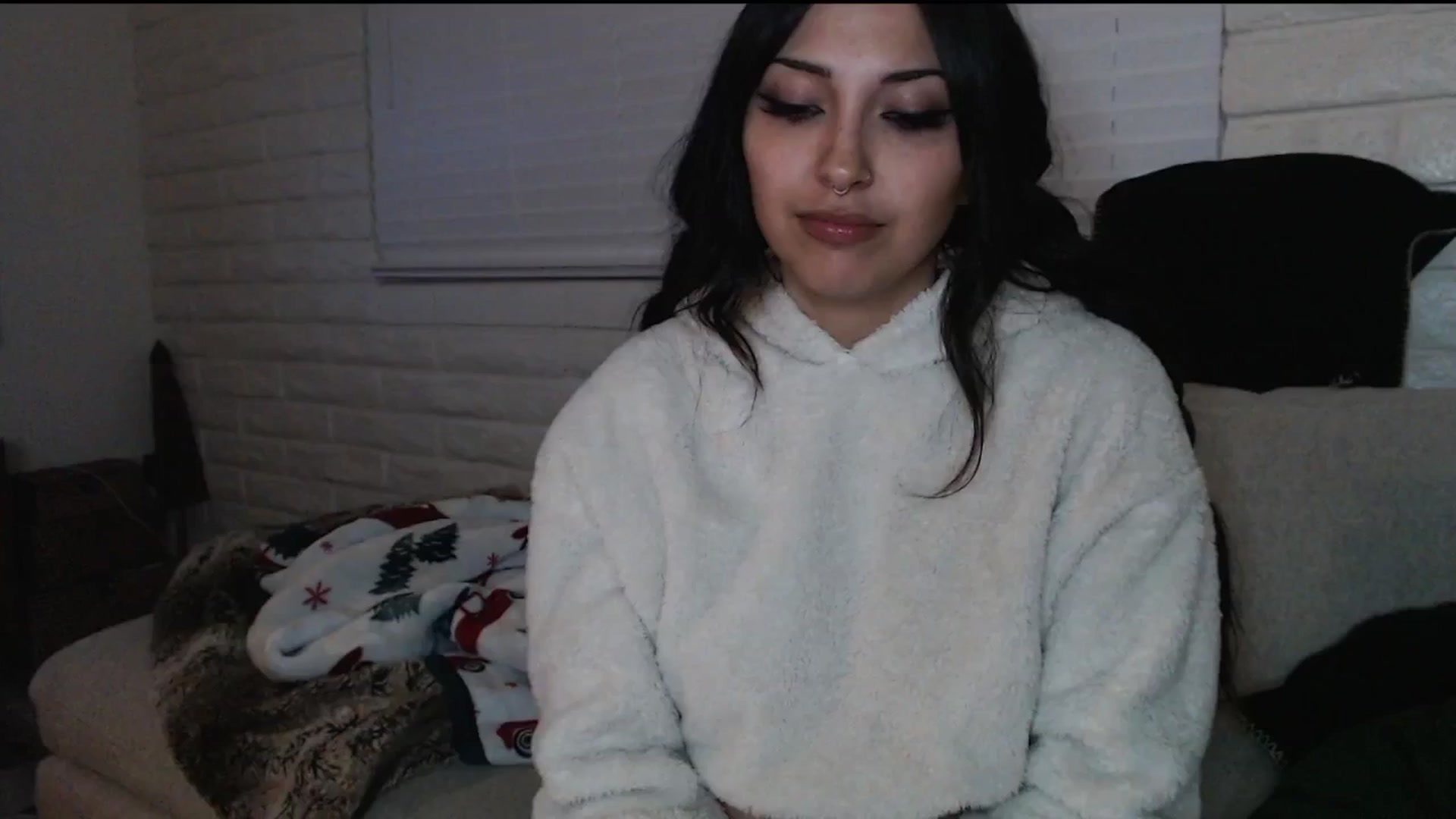 Gallery image thumbnail from Lil_bunniii's myfreecams stream on, 12/19/2024, 09:30 image 3 of 20