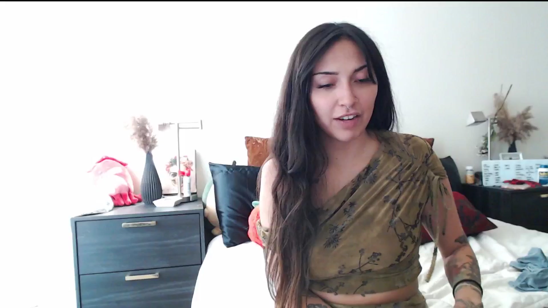 Gallery image thumbnail from Lil_bunniii's myfreecams stream on, 12/31/2024, 23:43 image 19 of 20