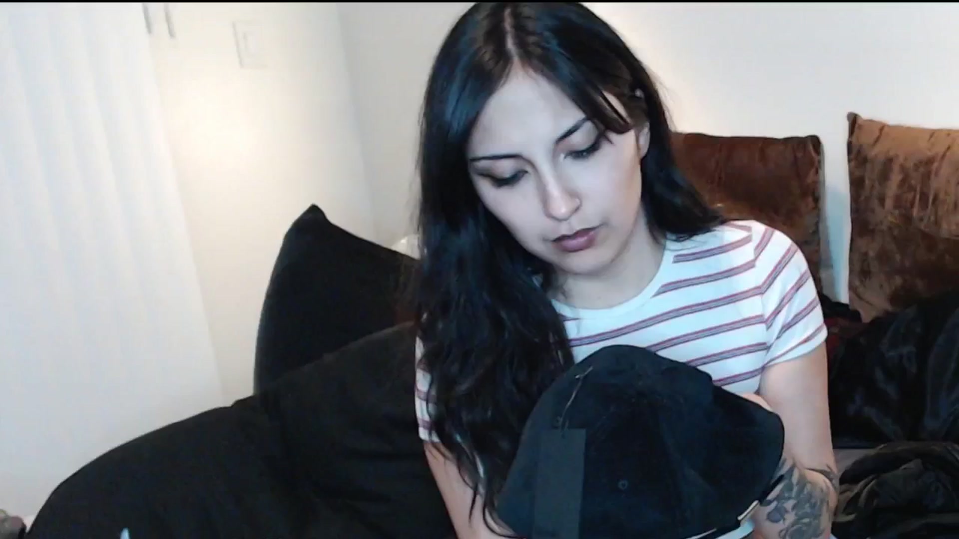 Gallery image thumbnail from Lil_bunniii's myfreecams stream on, 01/17/2025, 08:25 image 19 of 20