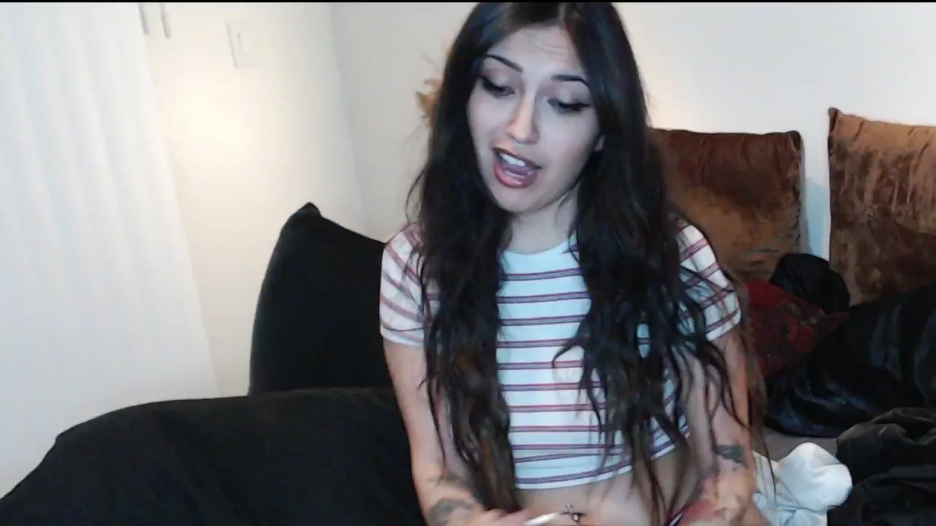 Gallery image thumbnail from Lil_bunniii's myfreecams stream on, 01/17/2025, 08:25 image 5 of 20
