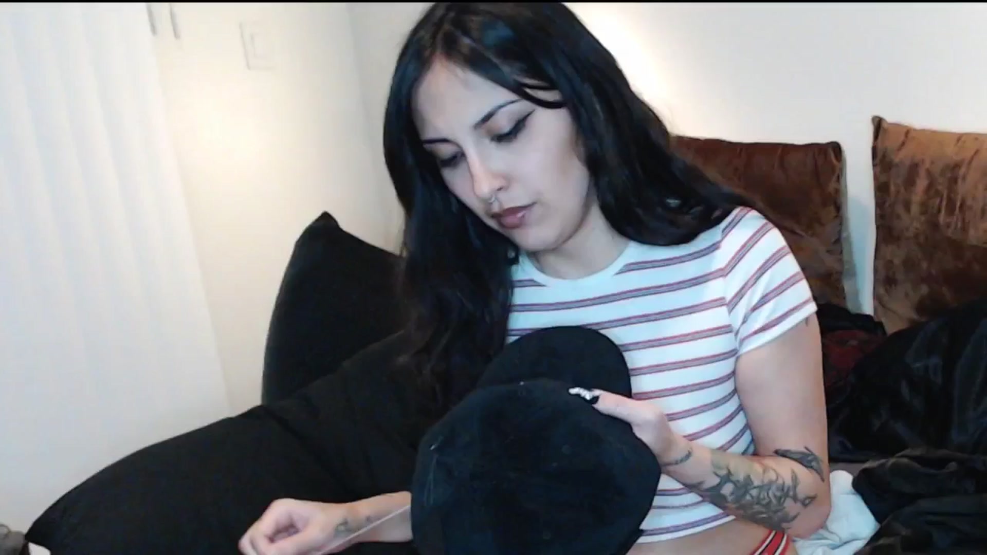 Gallery image thumbnail from Lil_bunniii's myfreecams stream on, 01/17/2025, 08:25 image 11 of 20